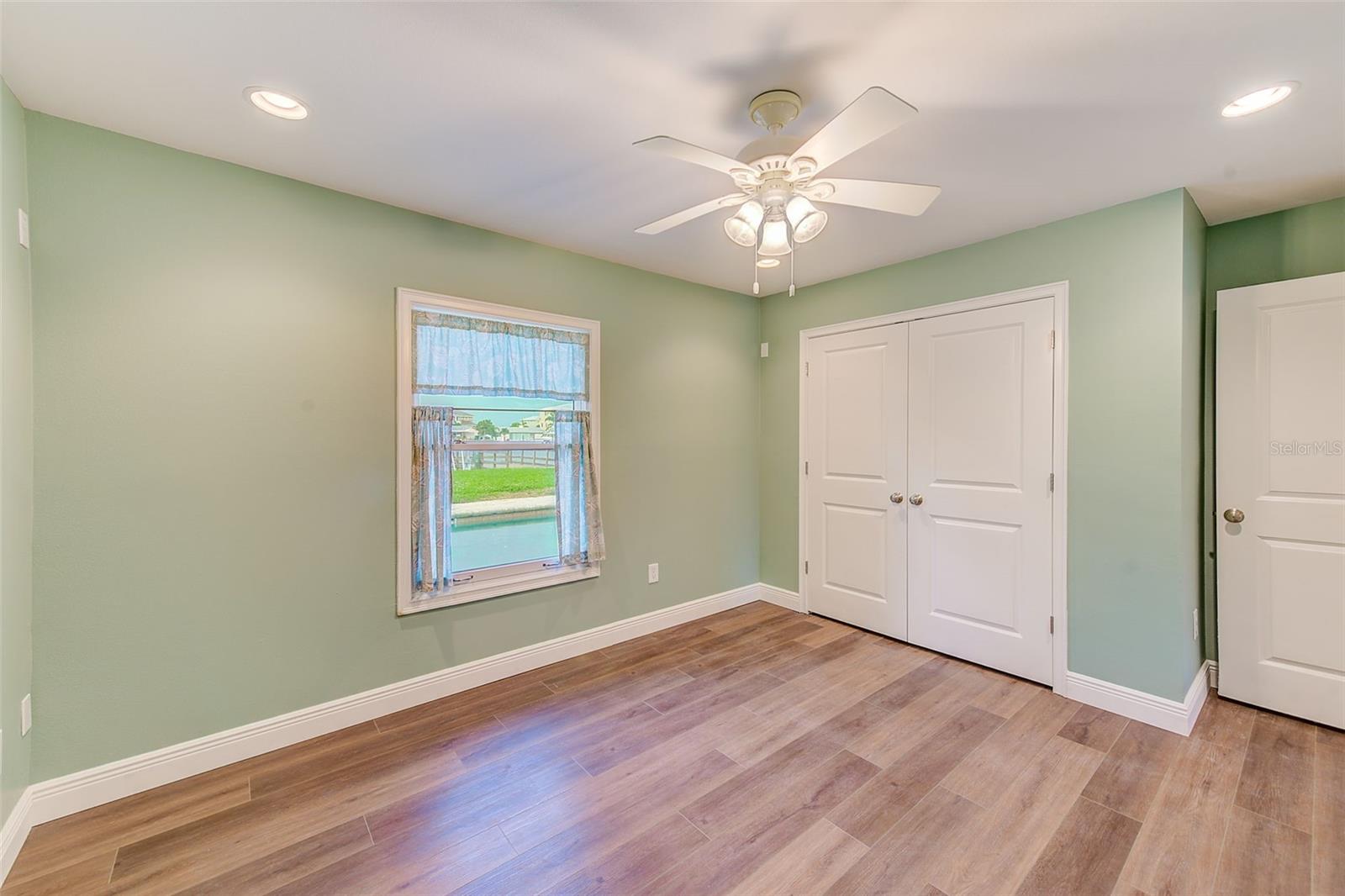 Image 31 of 58 For 410 Harbor View Lane