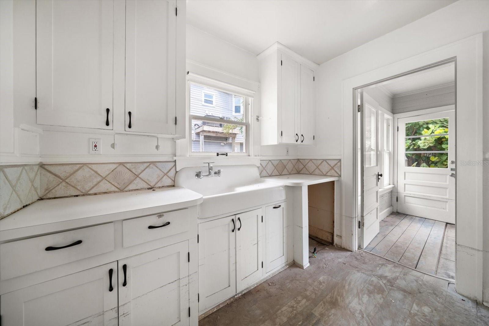 Image 18 of 50 For 8405 Bayshore Drive
