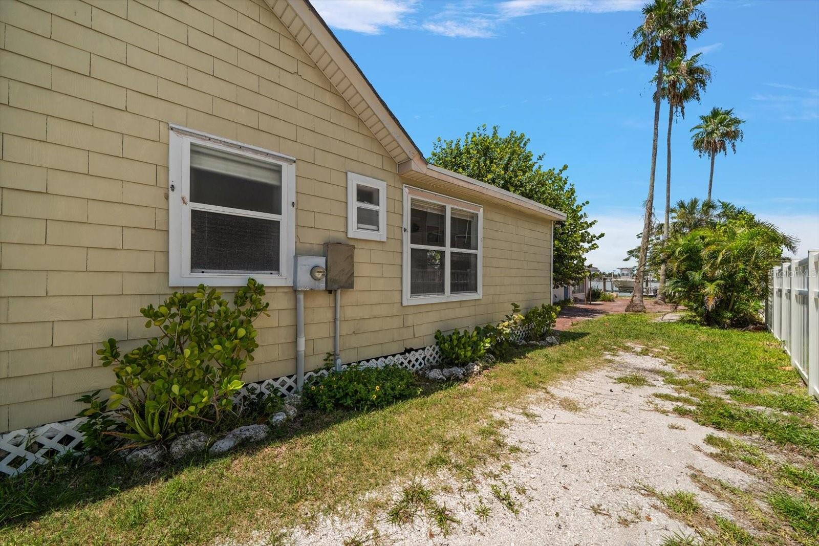Image 24 of 50 For 8405 Bayshore Drive