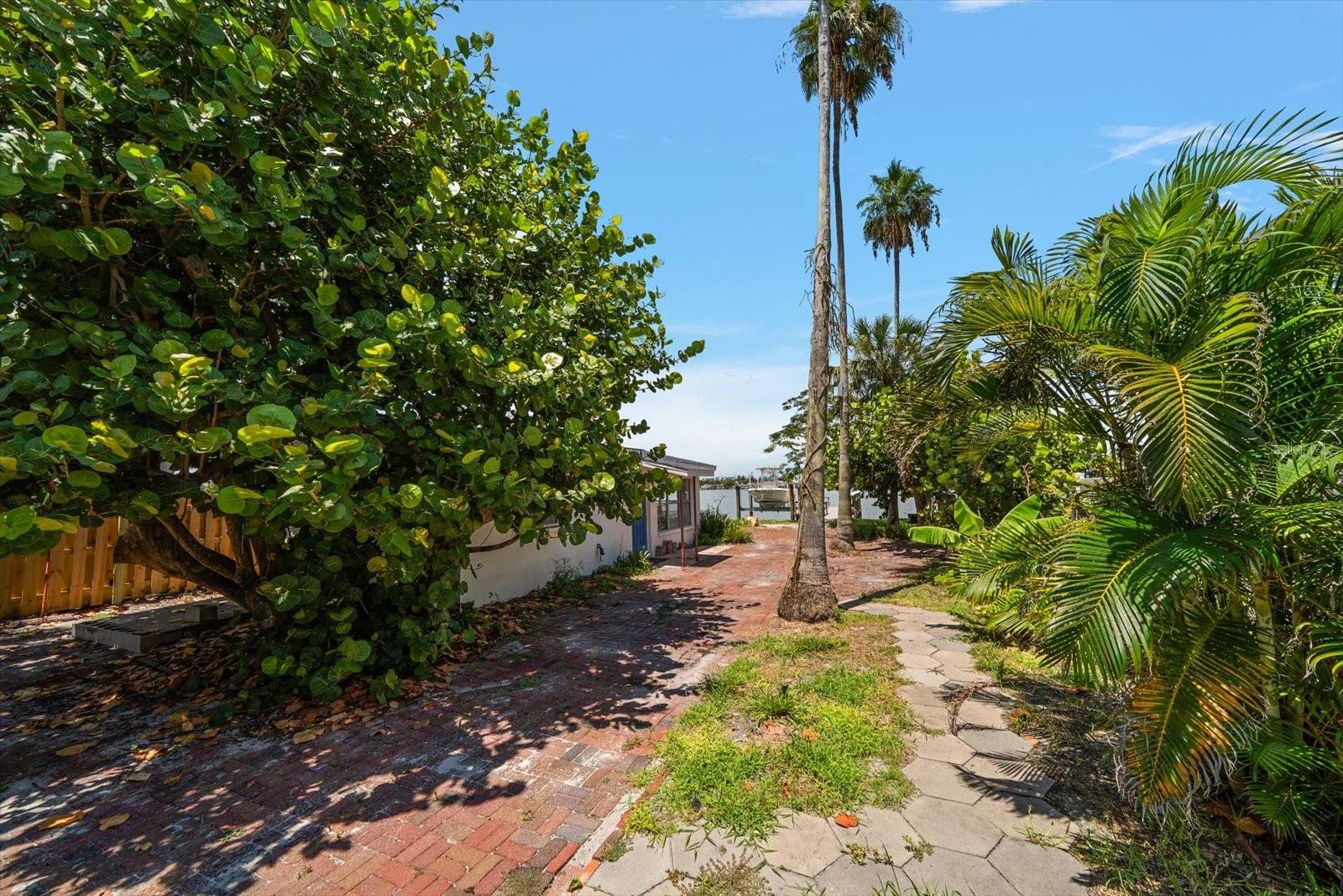 Image 25 of 50 For 8405 Bayshore Drive