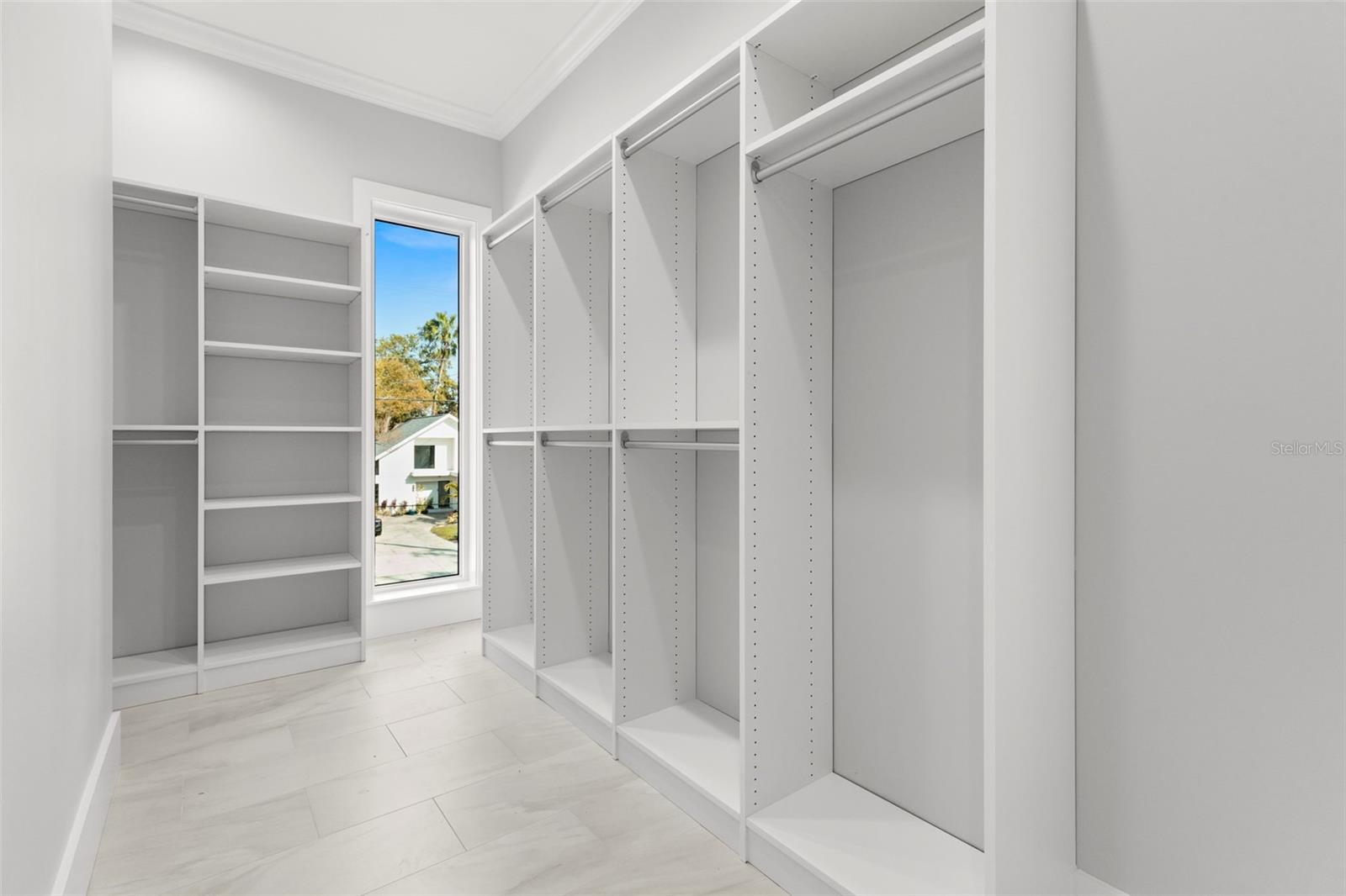 Image 12 of 34 For 220 Hesperides Street N