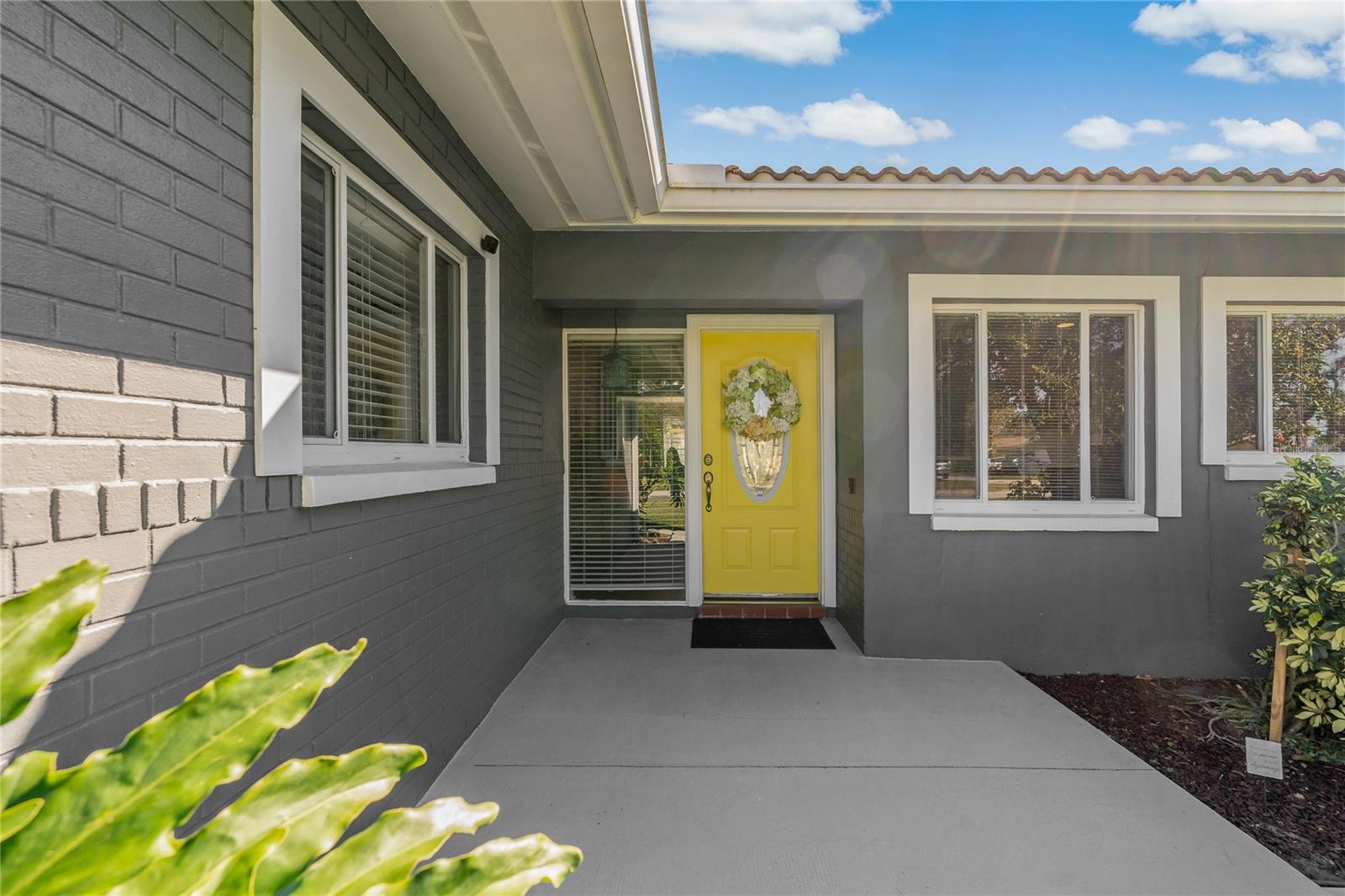 Listing photo id 0 for 1957 Temple Terrace