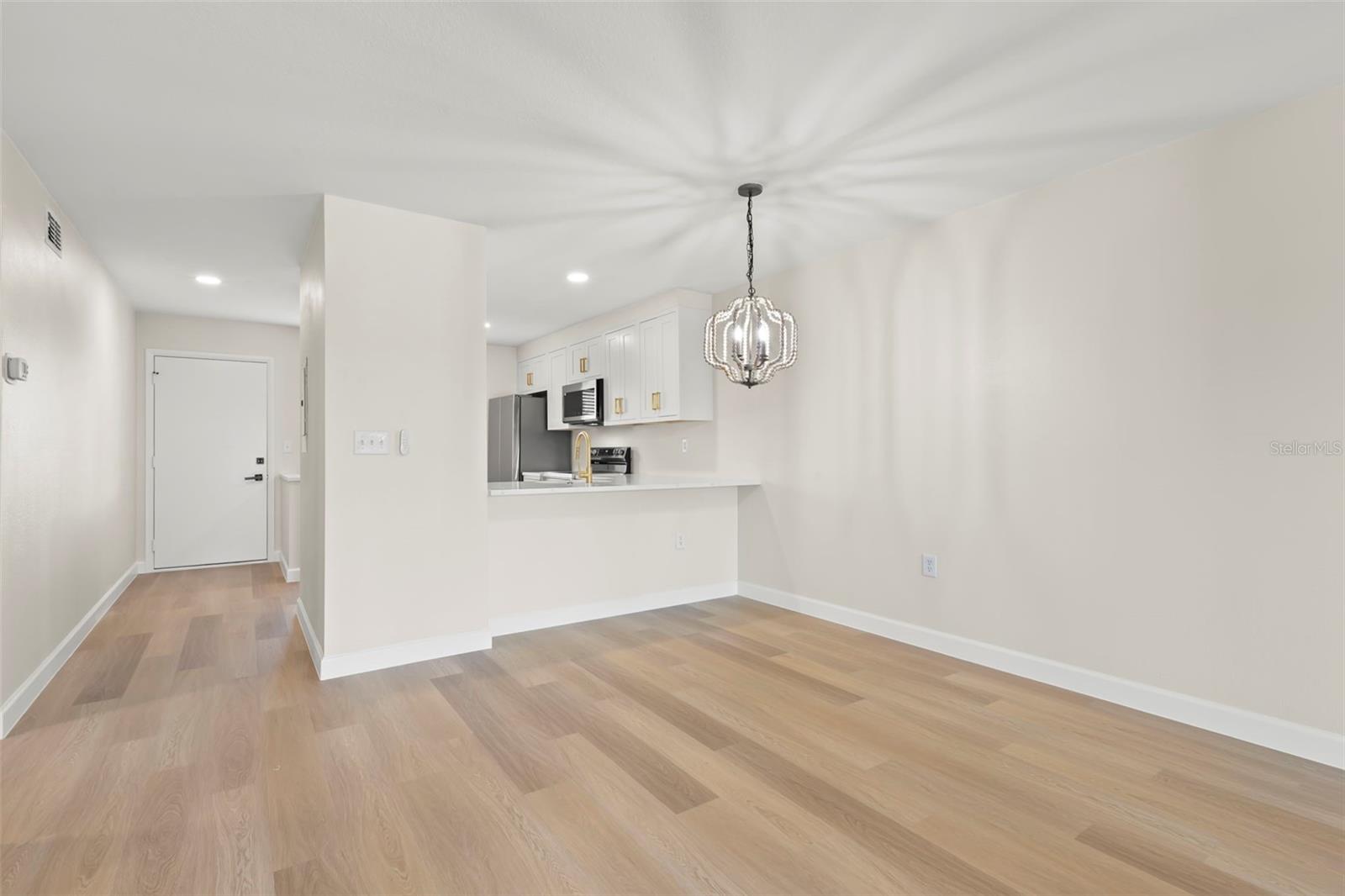 Image 12 of 56 For 106 Lakeview Place 106
