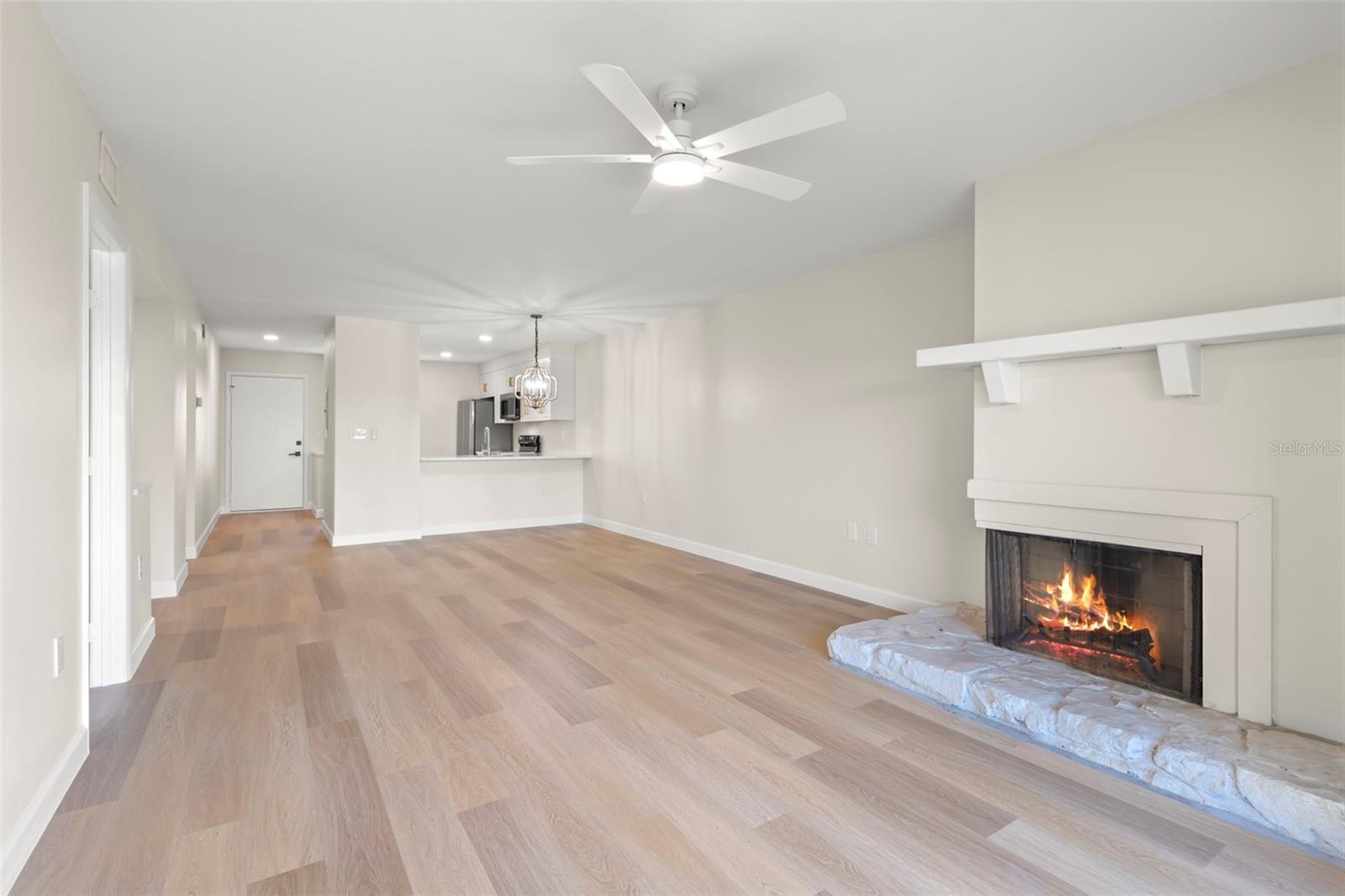 Image 20 of 56 For 106 Lakeview Place 106