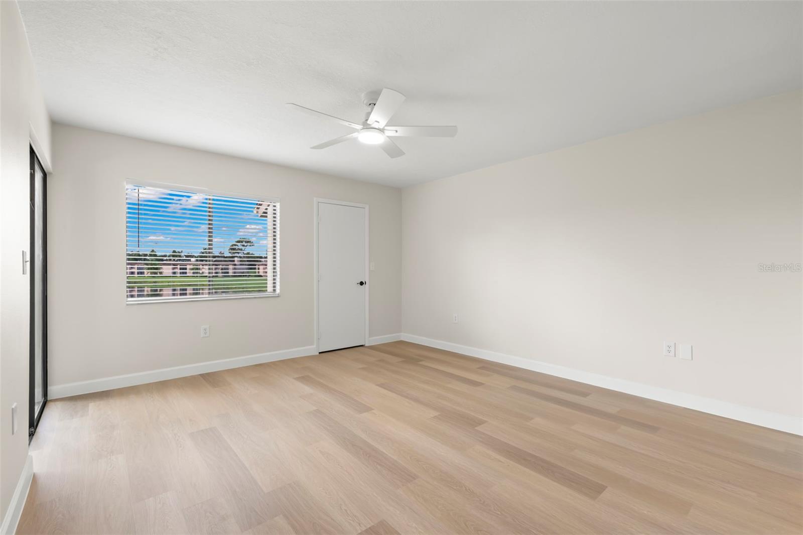Image 22 of 56 For 106 Lakeview Place 106