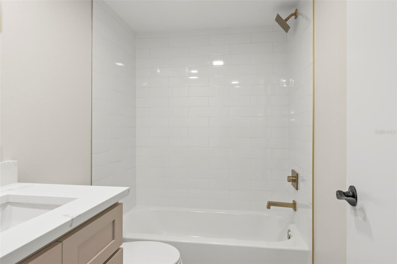 Image 30 of 56 For 106 Lakeview Place 106