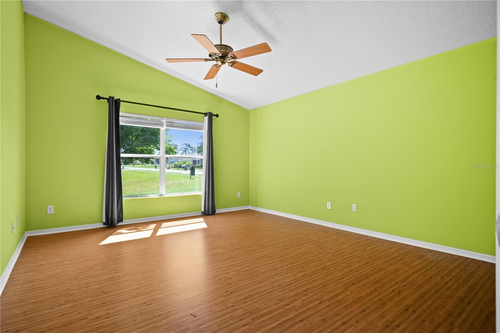 Image 11 of 26 For 2926 Walnut Grove Court