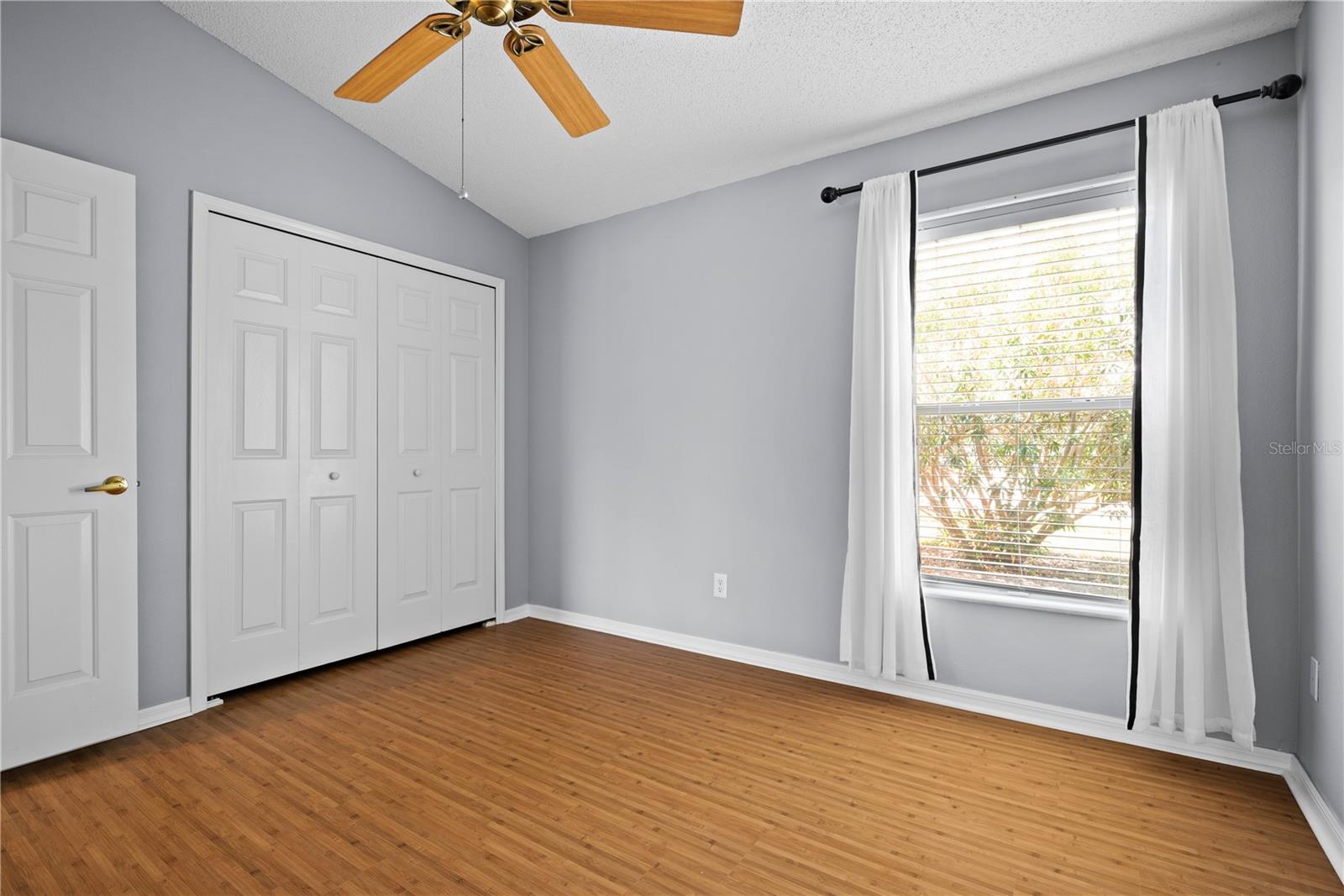 Image 16 of 26 For 2926 Walnut Grove Court