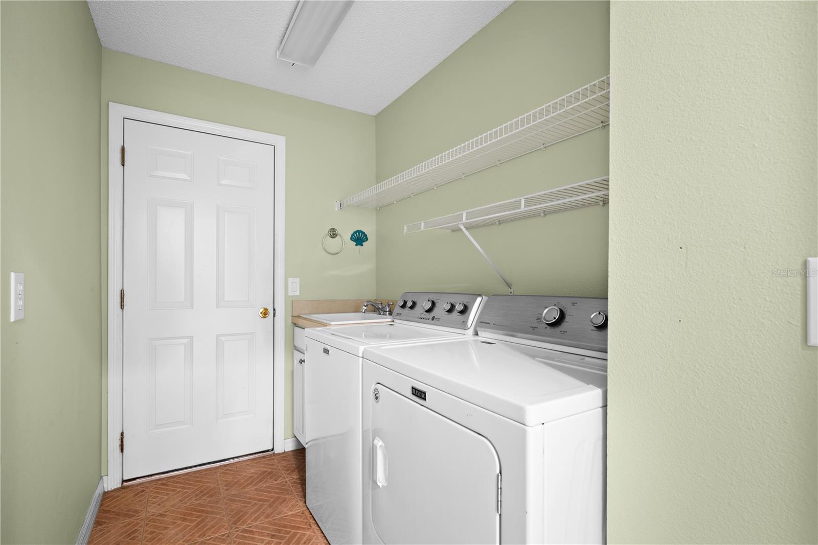 Image 21 of 26 For 2926 Walnut Grove Court