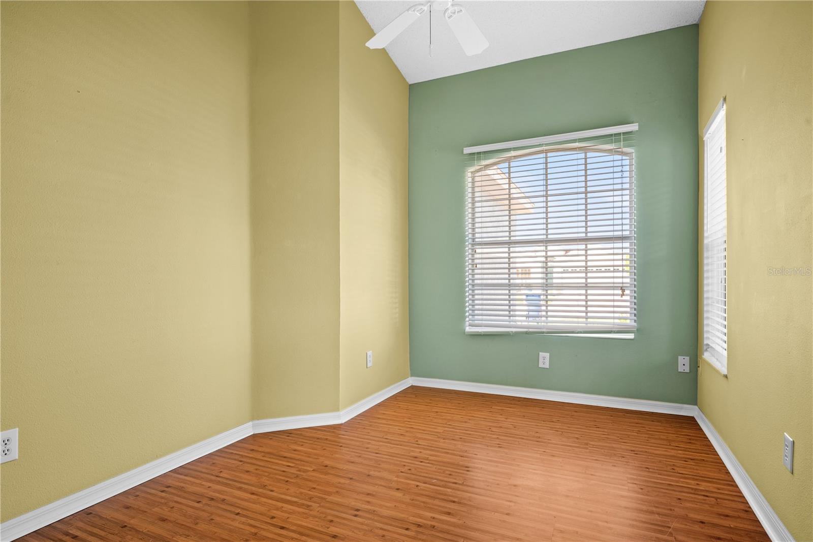 Image 9 of 26 For 2926 Walnut Grove Court