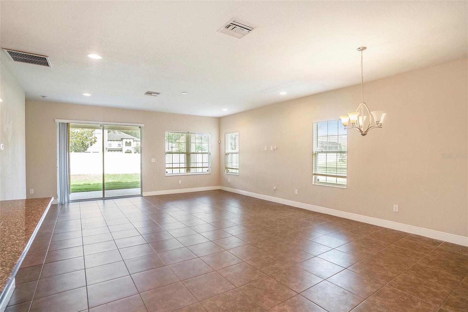 Image 10 of 38 For 812 Viscount Street