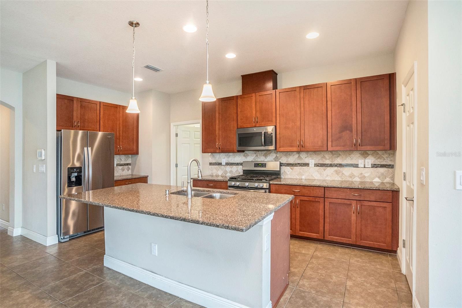 Image 11 of 38 For 812 Viscount Street