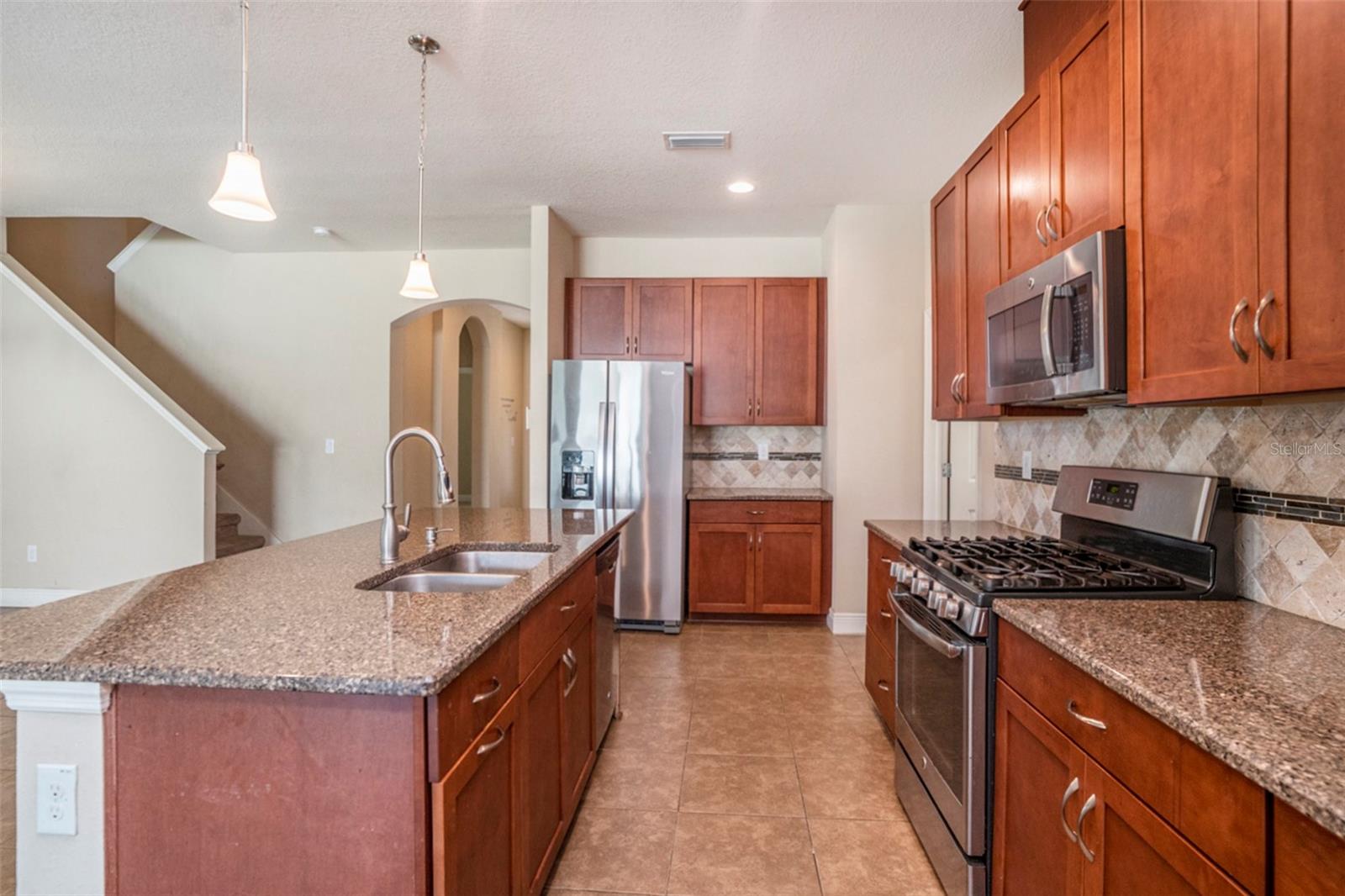 Image 12 of 38 For 812 Viscount Street