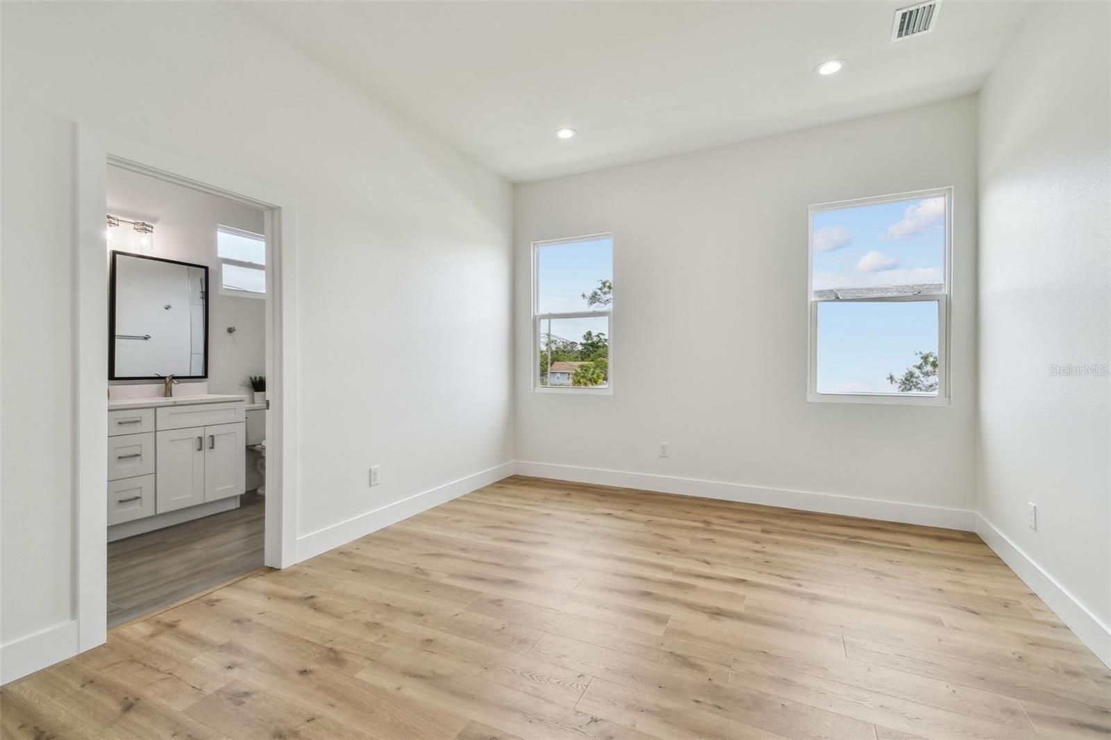 Image 33 of 43 For 3455 17th Avenue S
