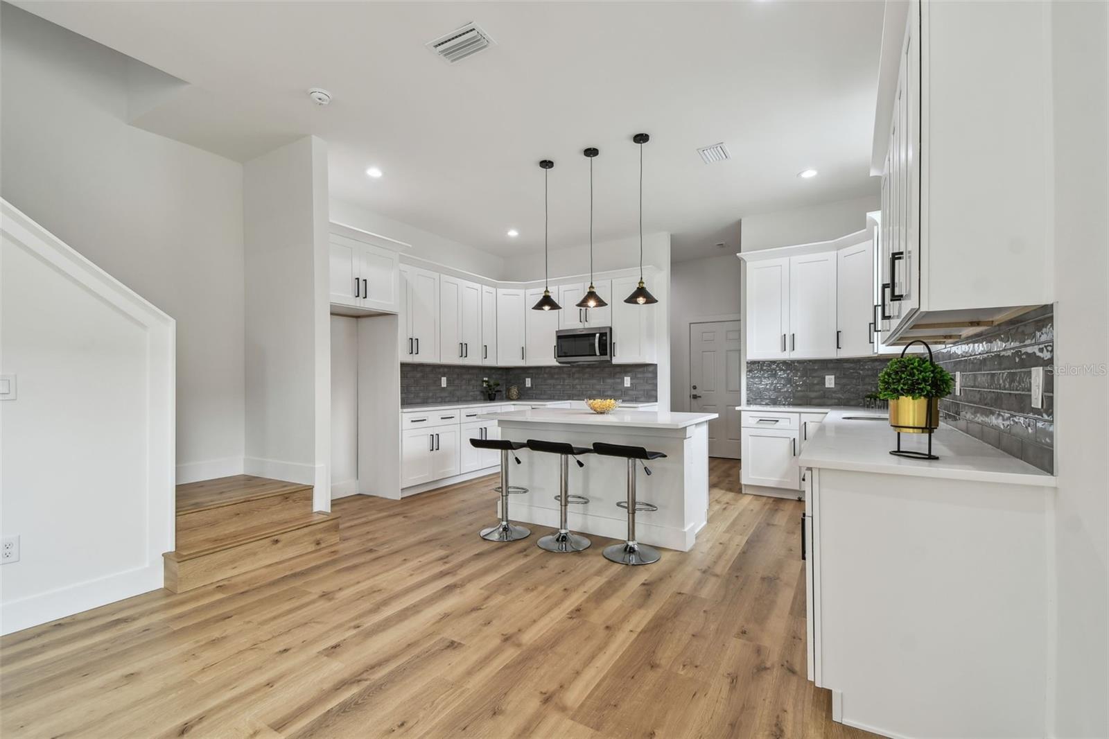 Image 9 of 43 For 3455 17th Avenue S