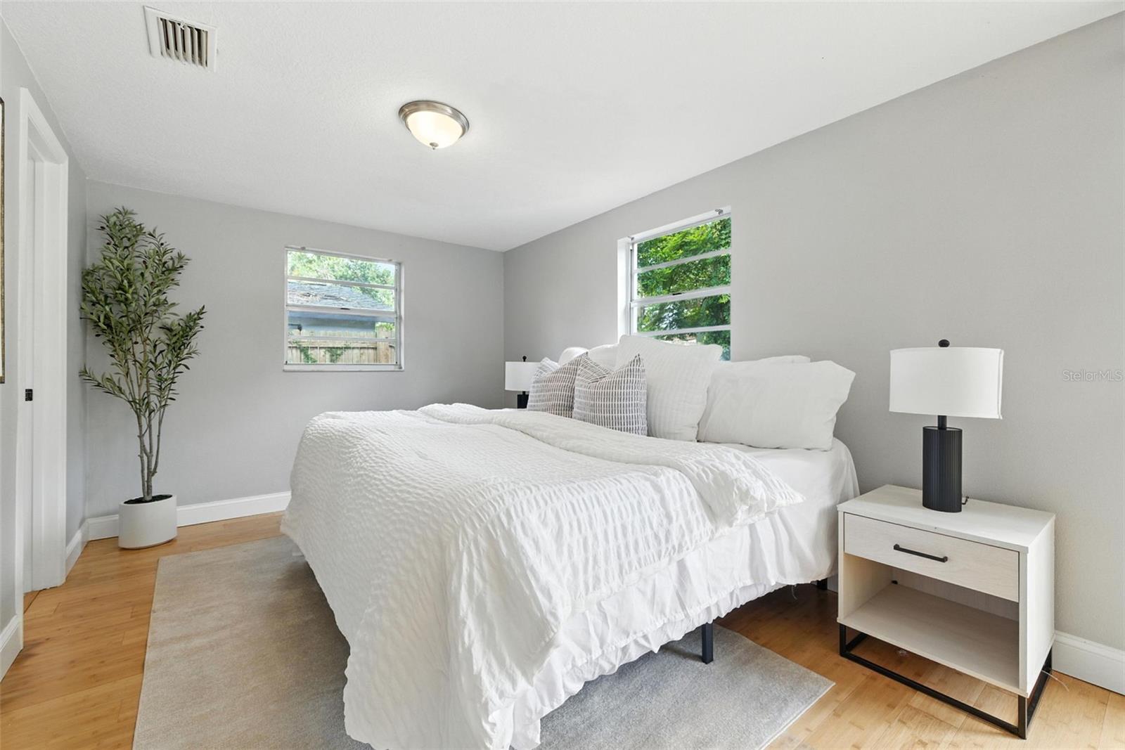 Image 20 of 29 For 1805 Knollwood Street