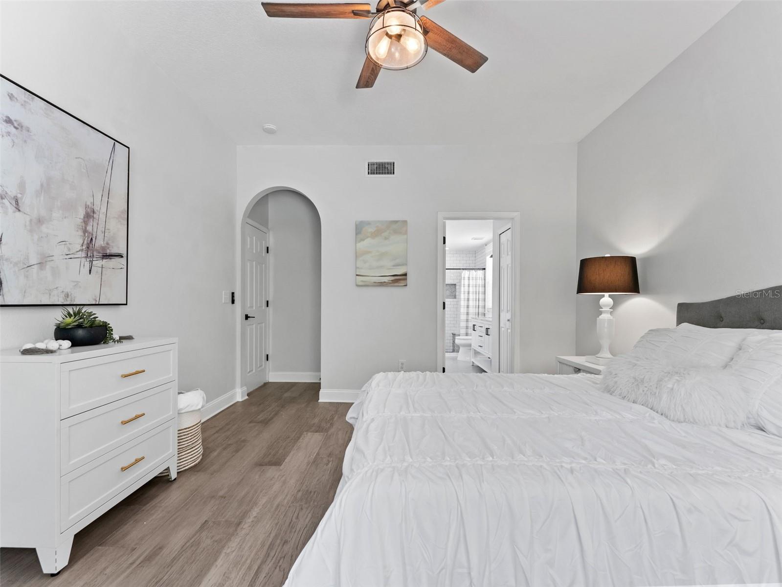 Image 20 of 68 For 18120 Sandy Pointe Drive
