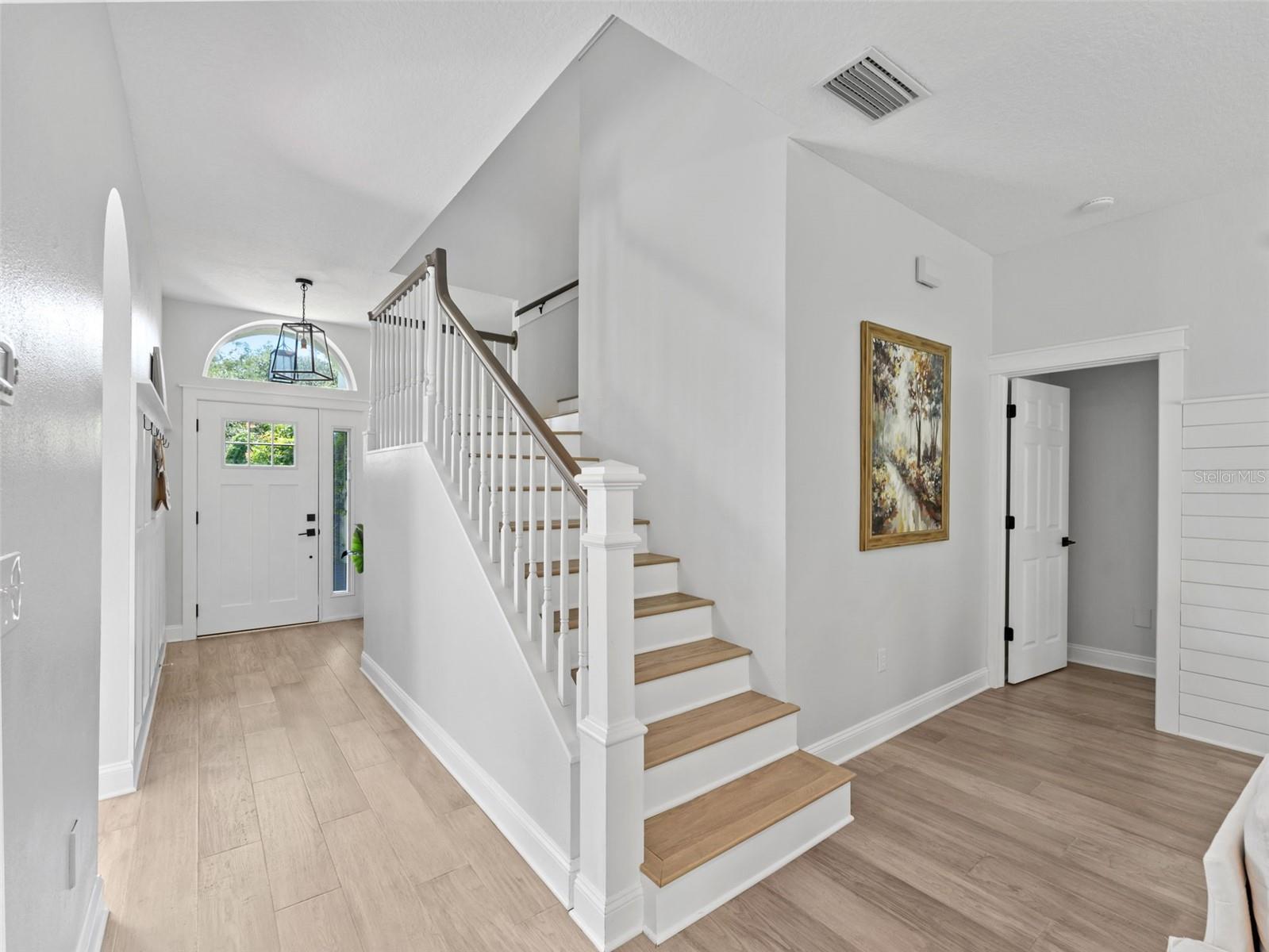 Image 25 of 68 For 18120 Sandy Pointe Drive