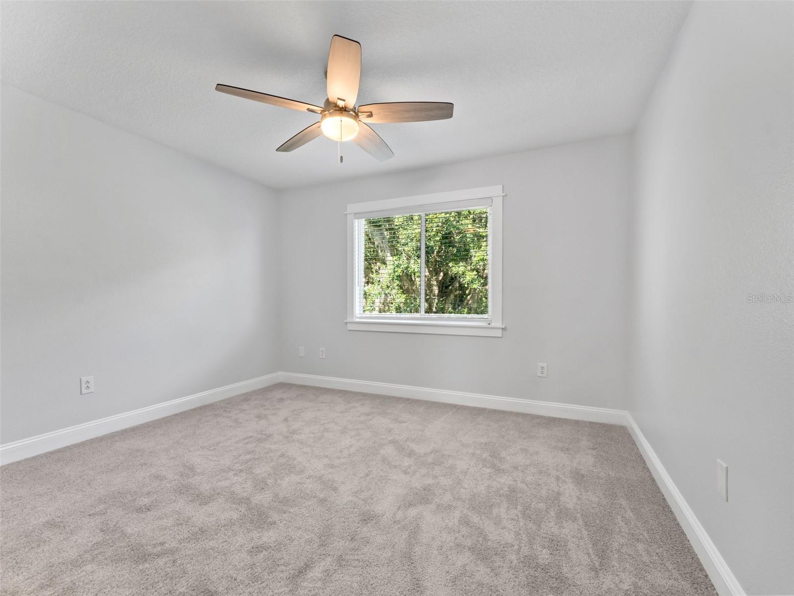 Image 37 of 68 For 18120 Sandy Pointe Drive