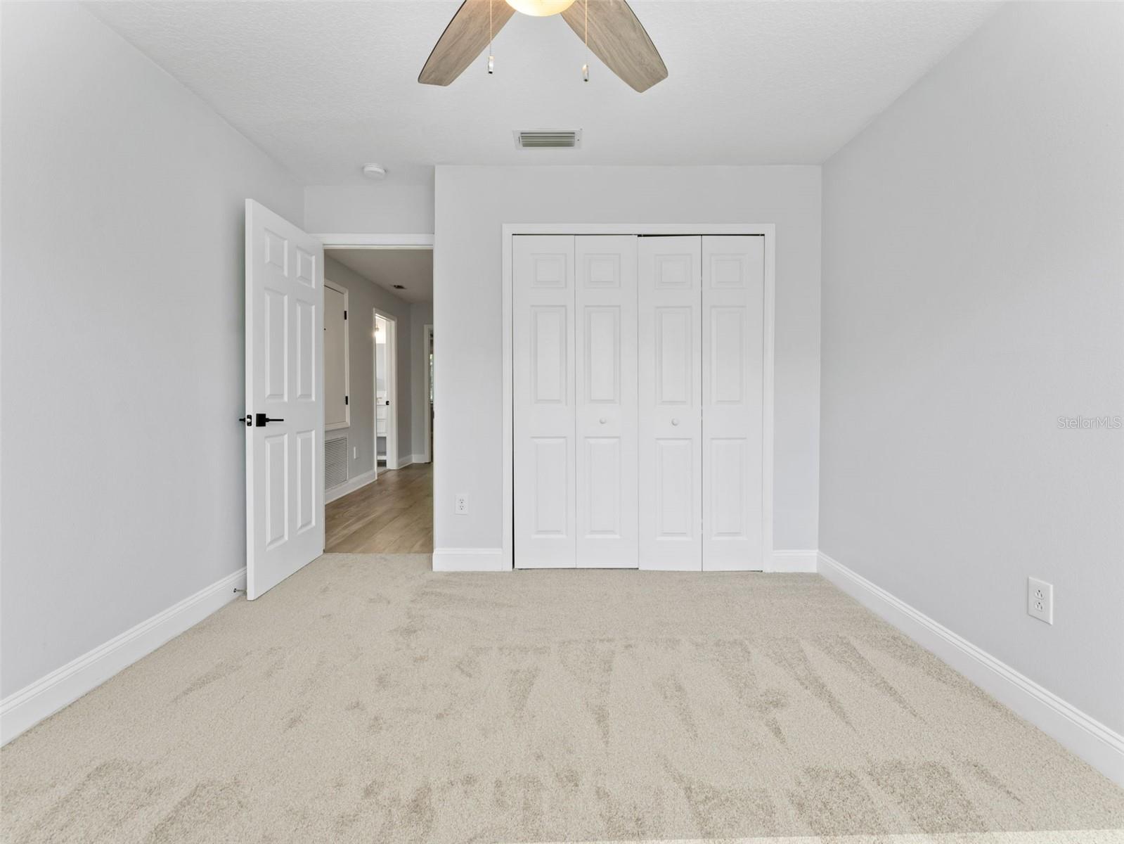 Image 43 of 68 For 18120 Sandy Pointe Drive