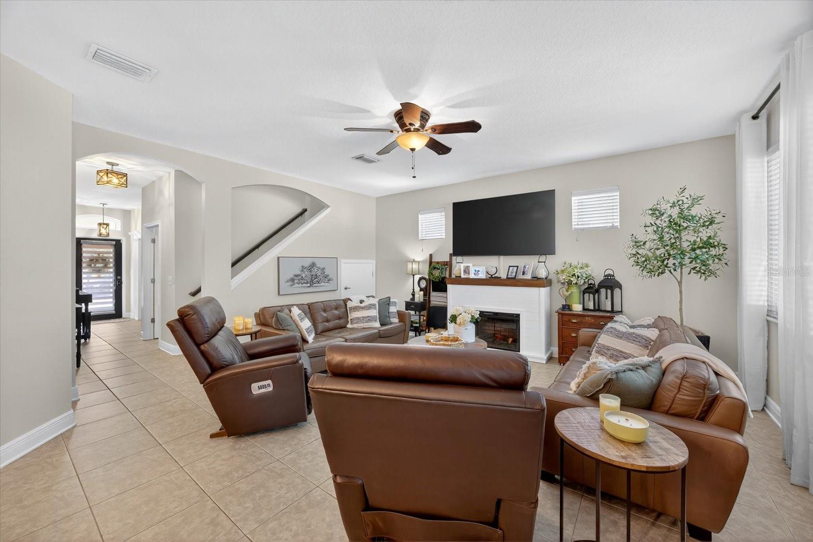 Listing photo id 9 for 6907 Wall Street