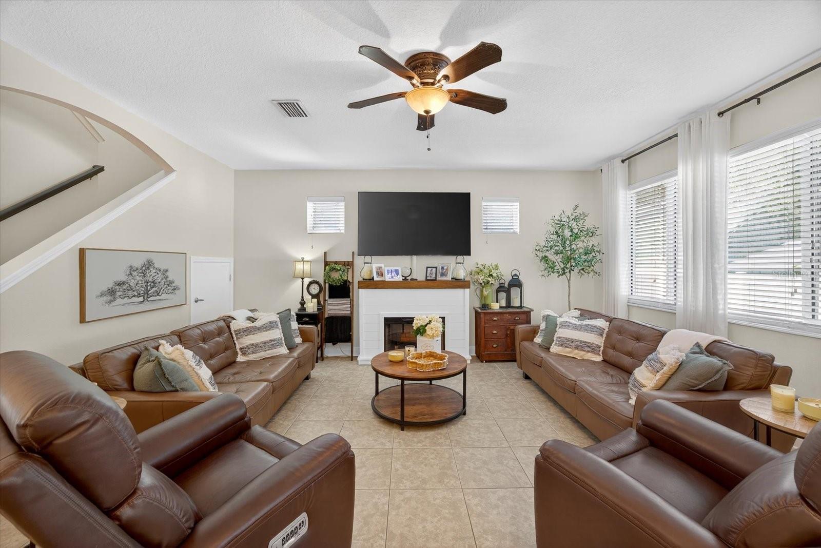 Listing photo id 10 for 6907 Wall Street
