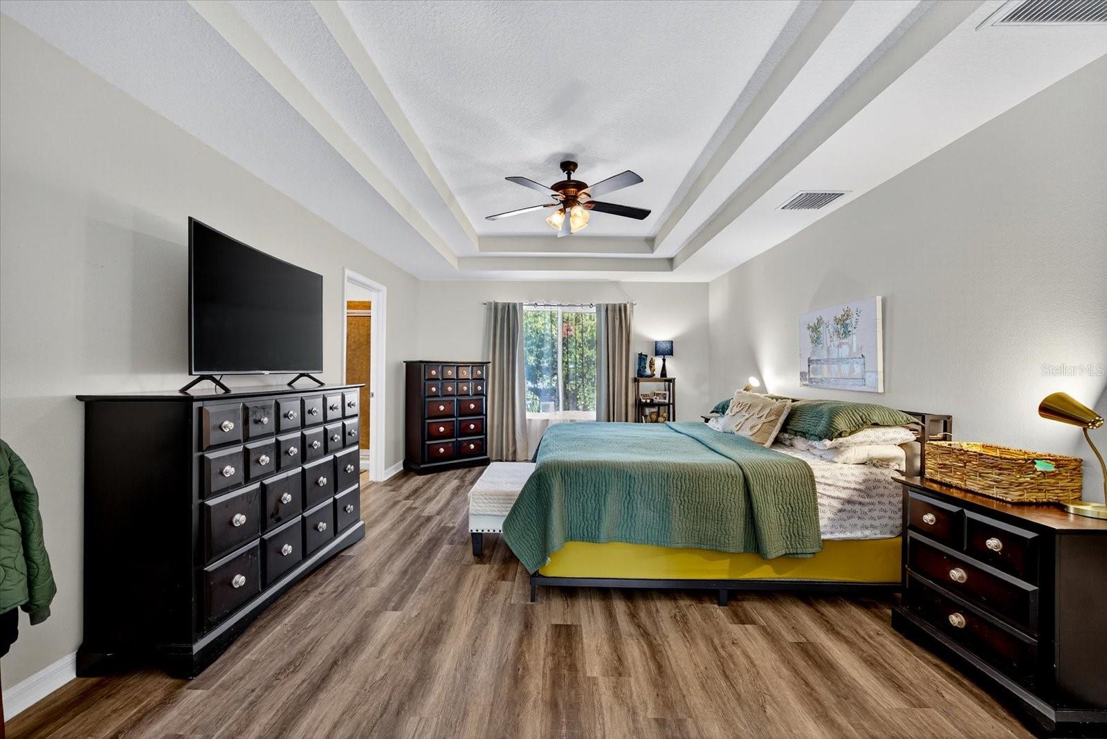 Listing photo id 15 for 6907 Wall Street