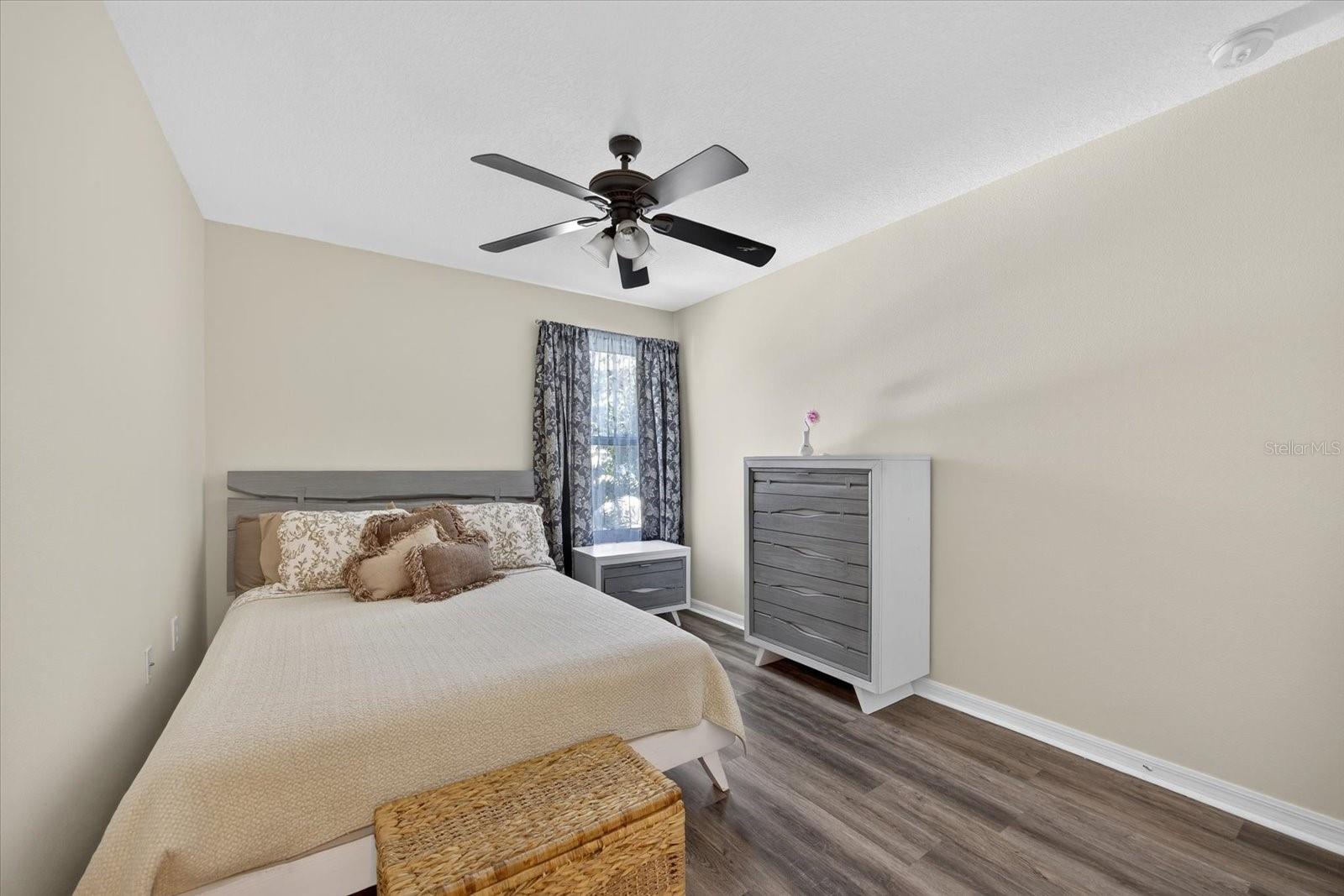 Listing photo id 24 for 6907 Wall Street