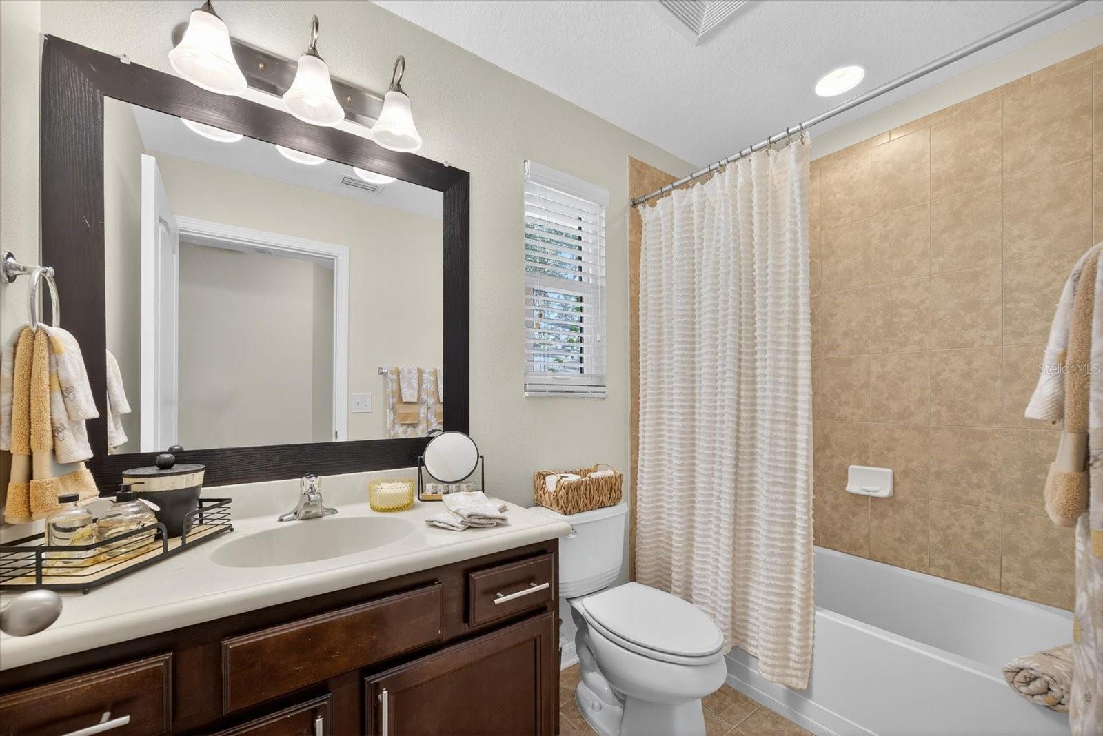 Listing photo id 25 for 6907 Wall Street
