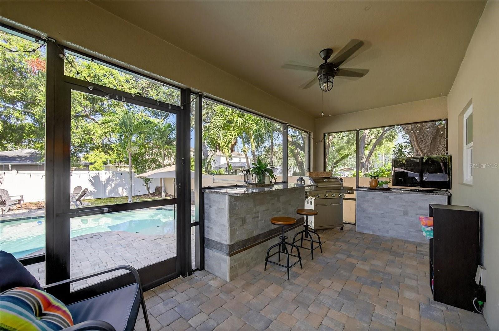 Listing photo id 29 for 6907 Wall Street