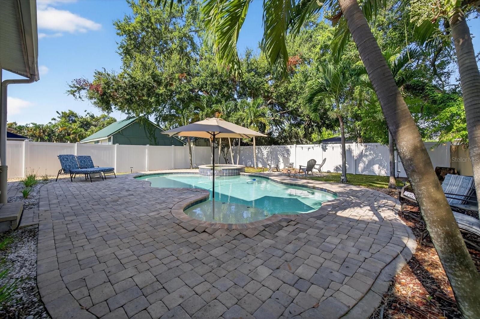 Listing photo id 3 for 6907 Wall Street