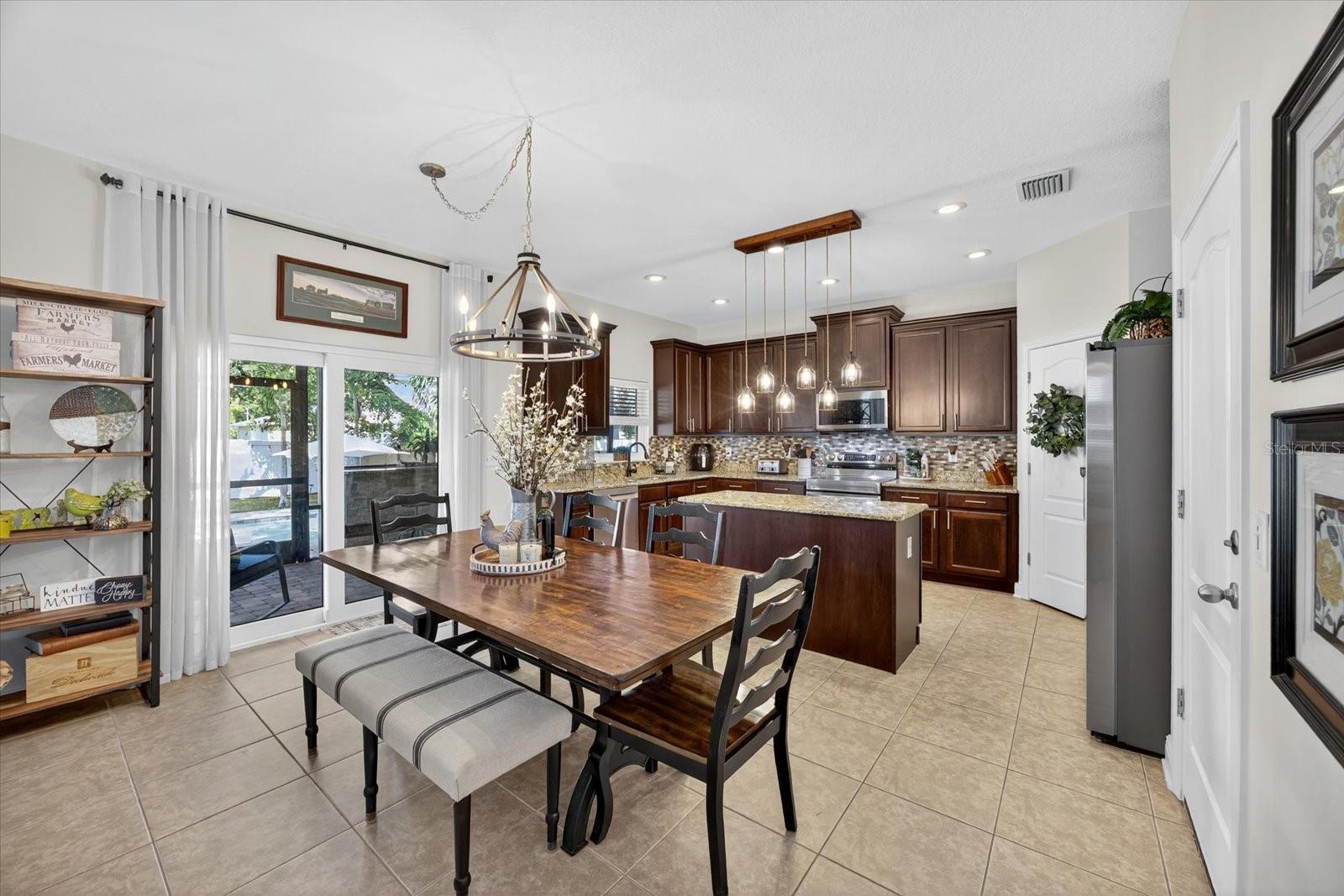 Listing photo id 7 for 6907 Wall Street