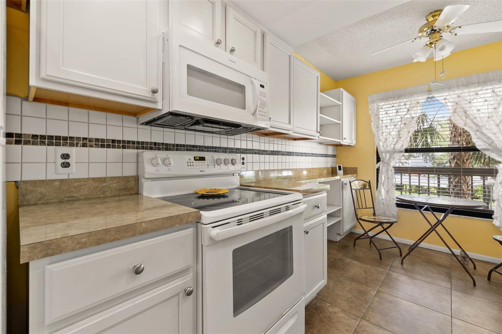 Listing photo id 8 for 1316 Pasadena Avenue S 202