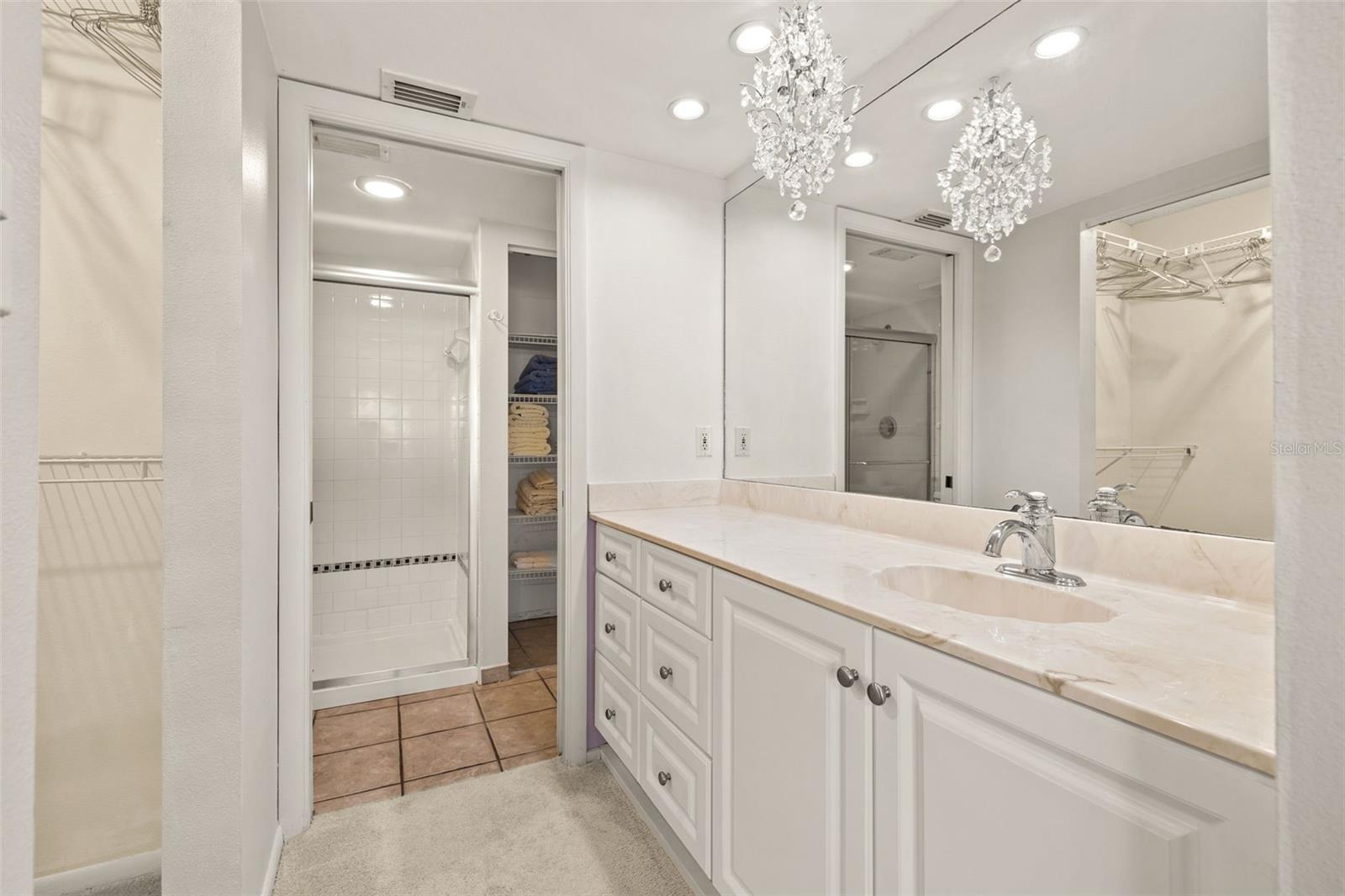 Listing photo id 14 for 1316 Pasadena Avenue S 202