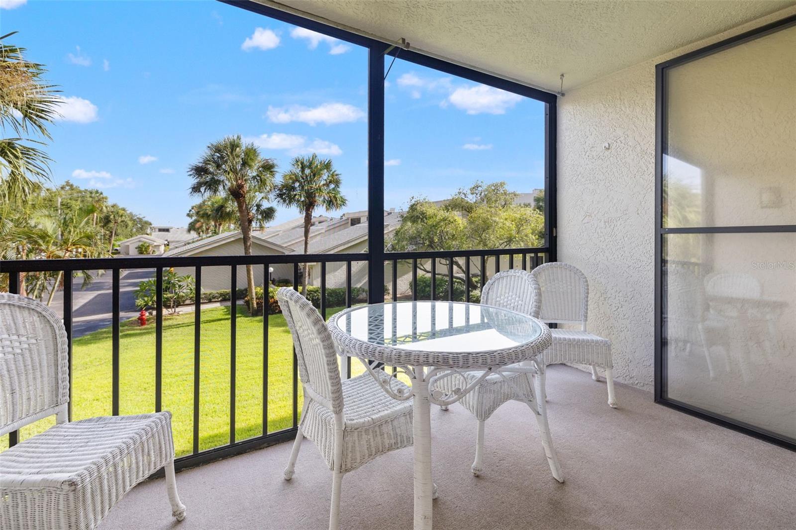 Listing photo id 20 for 1316 Pasadena Avenue S 202