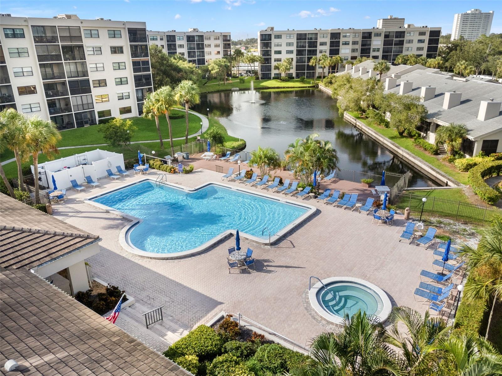 Listing photo id 21 for 1316 Pasadena Avenue S 202