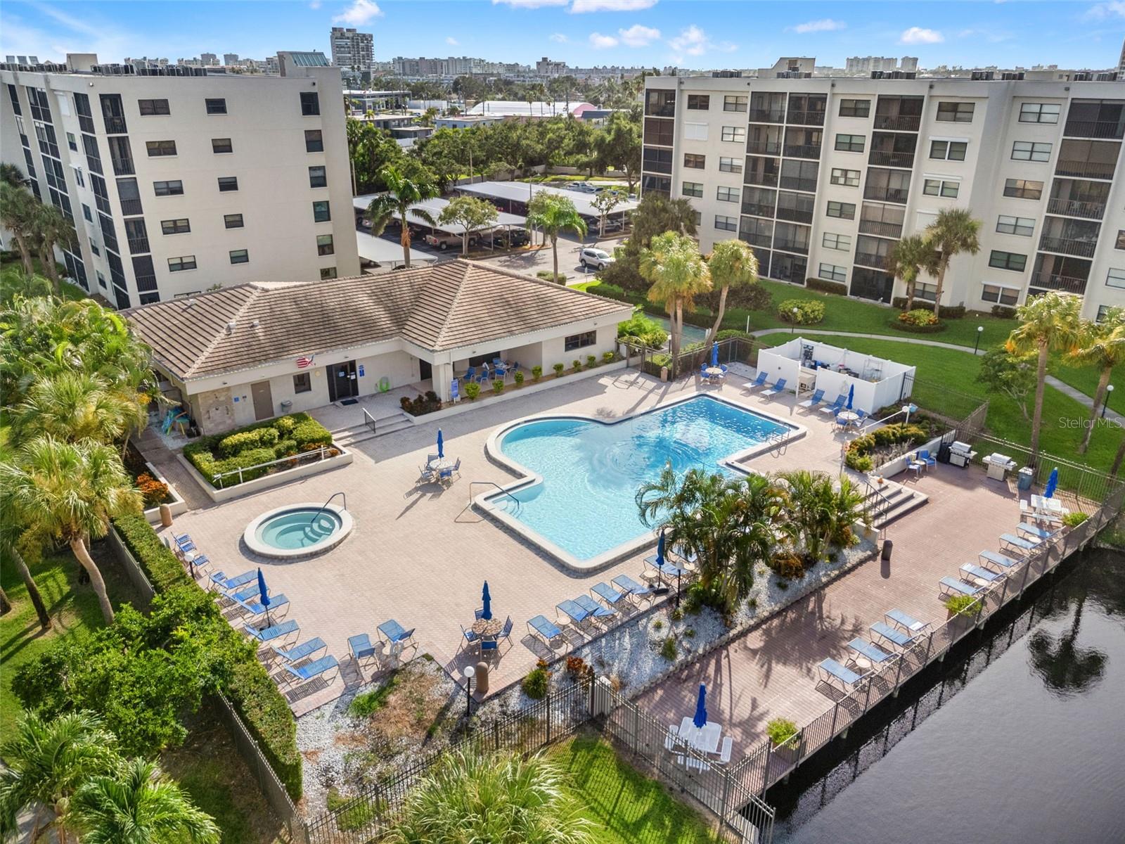 Listing photo id 22 for 1316 Pasadena Avenue S 202