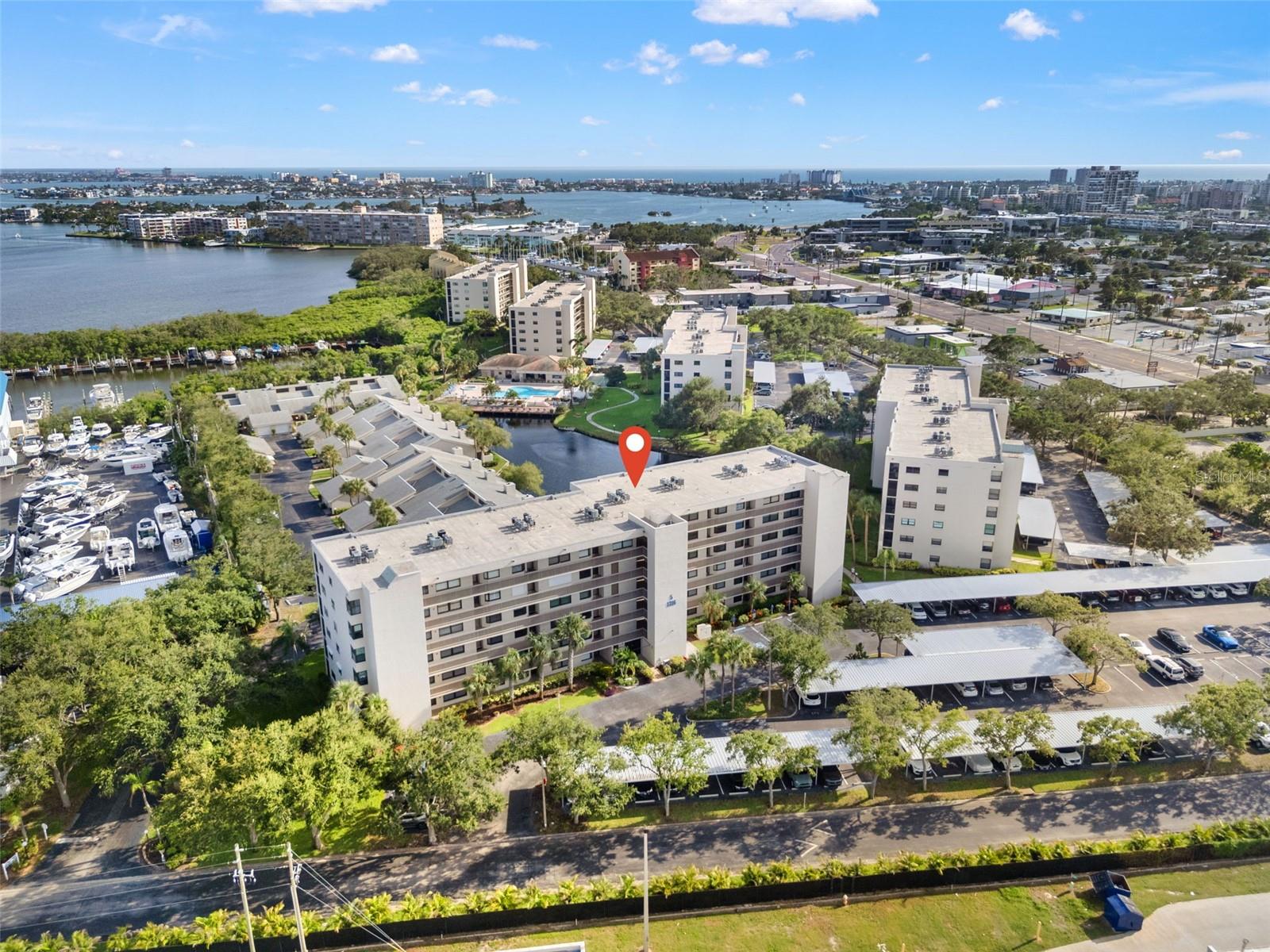 Listing photo id 23 for 1316 Pasadena Avenue S 202