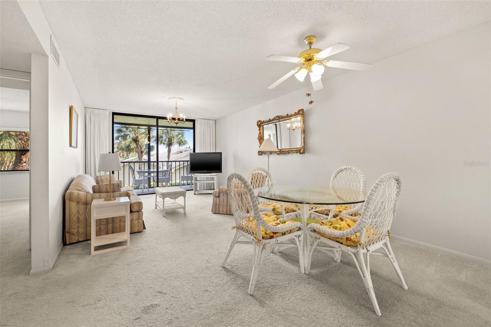 Listing photo id 1 for 1316 Pasadena Avenue S 202