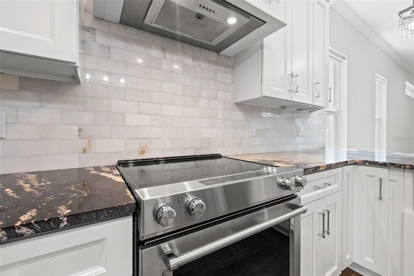 Image 16 of 54 For 625 38th Avenue N