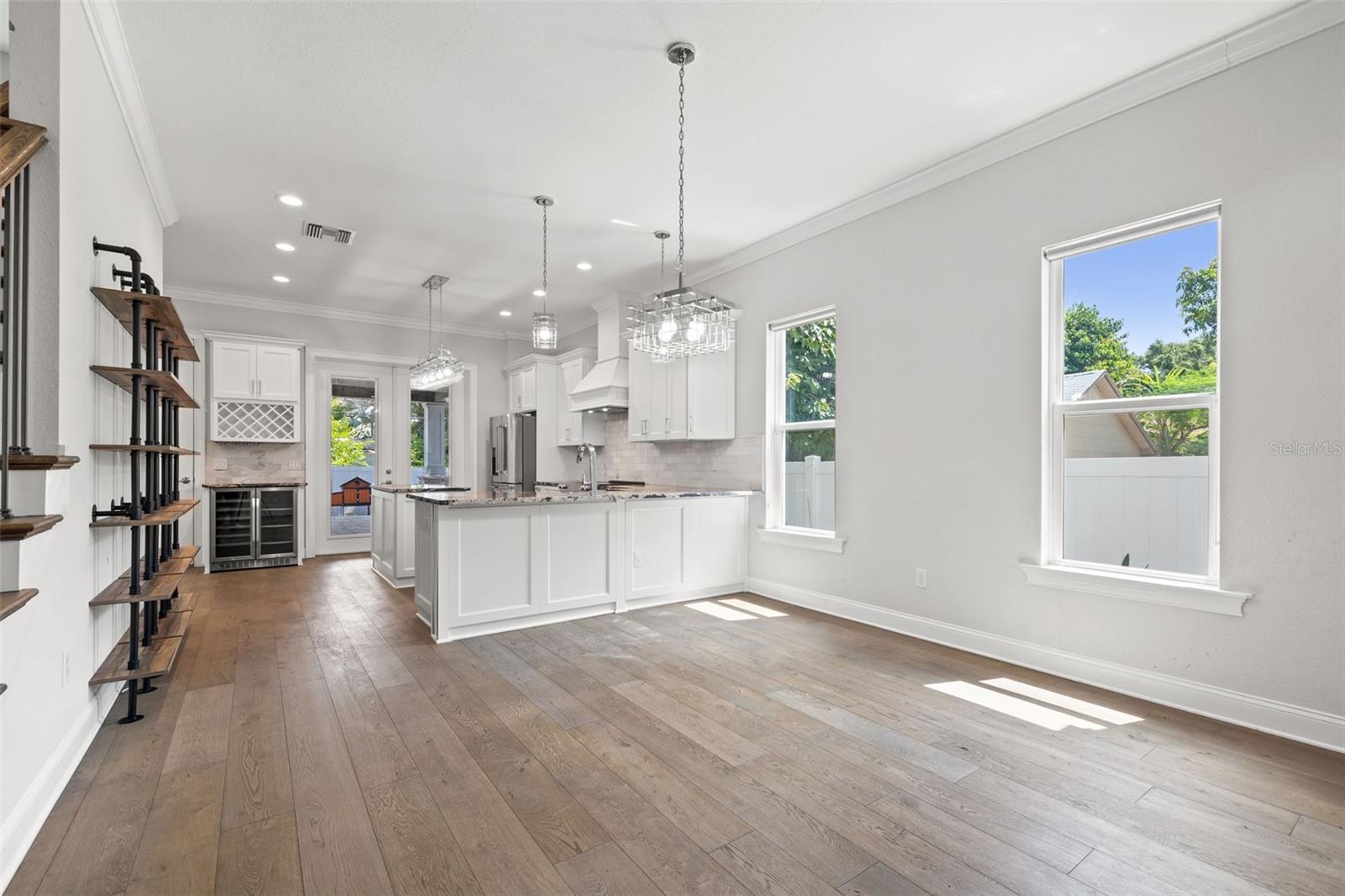 Image 4 of 54 For 625 38th Avenue N