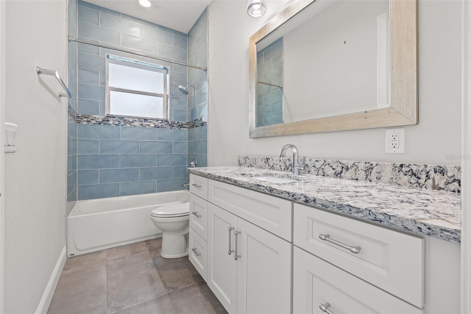 Image 43 of 54 For 625 38th Avenue N