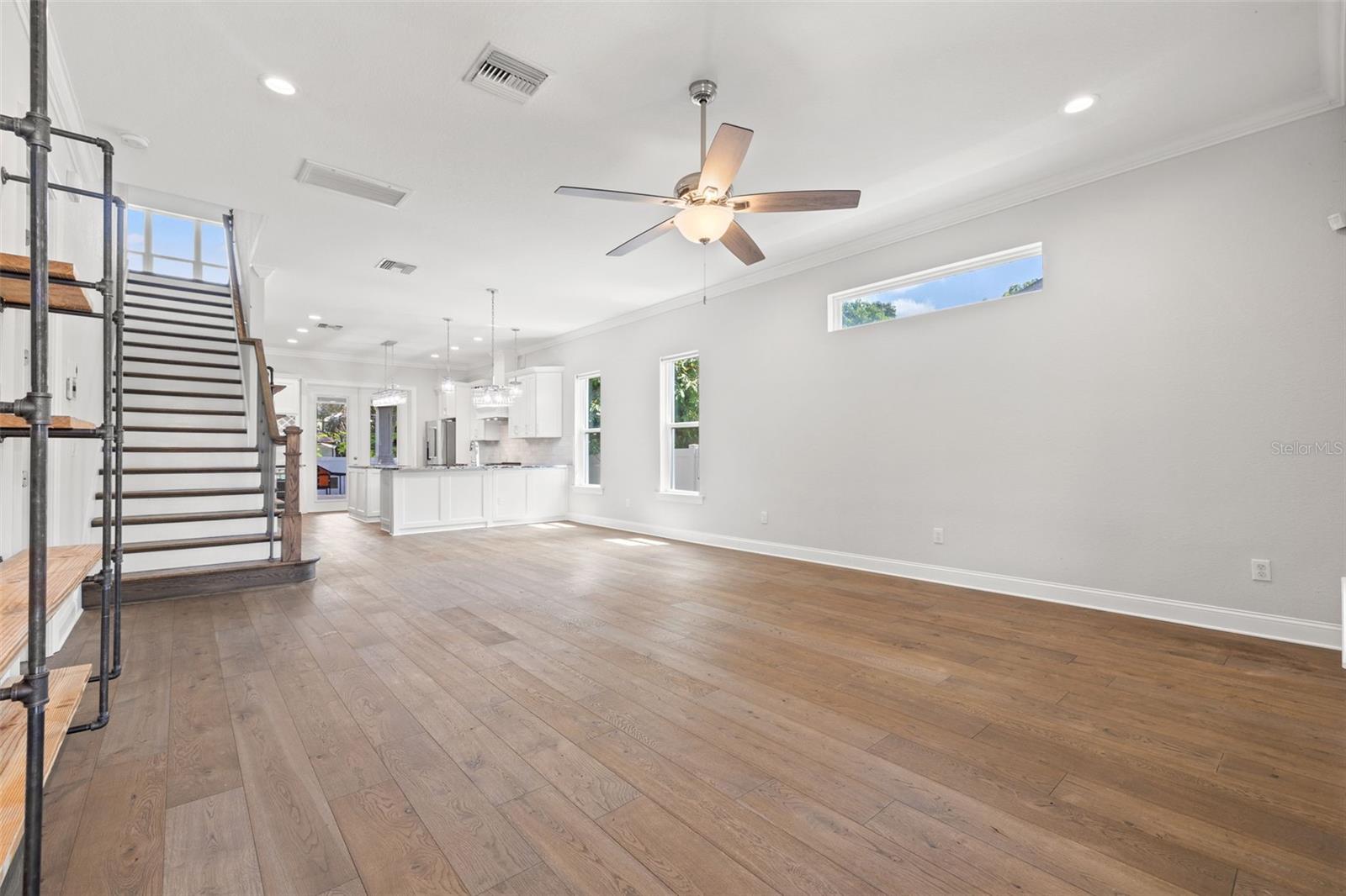 Image 8 of 54 For 625 38th Avenue N