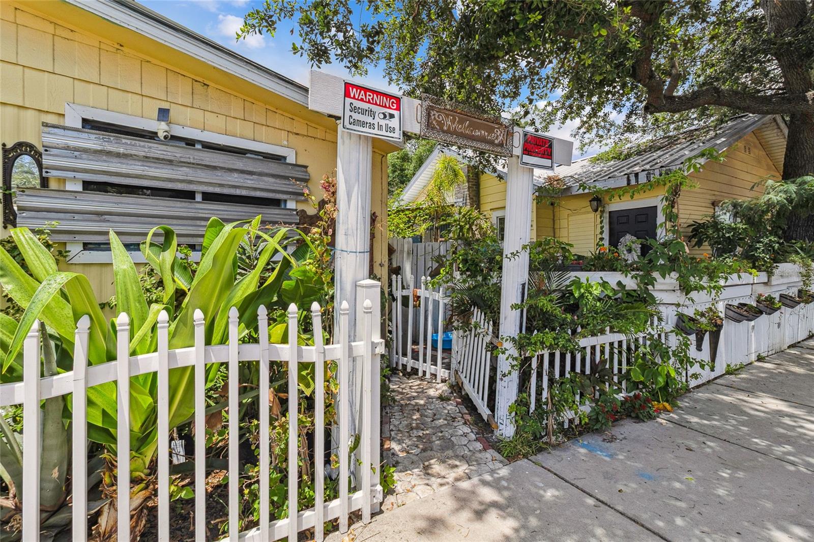 Image 2 of 5 For 6204 Gibsonton Drive