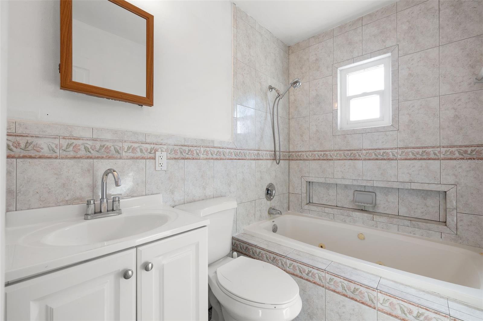 Image 17 of 27 For 2596 38th Avenue N