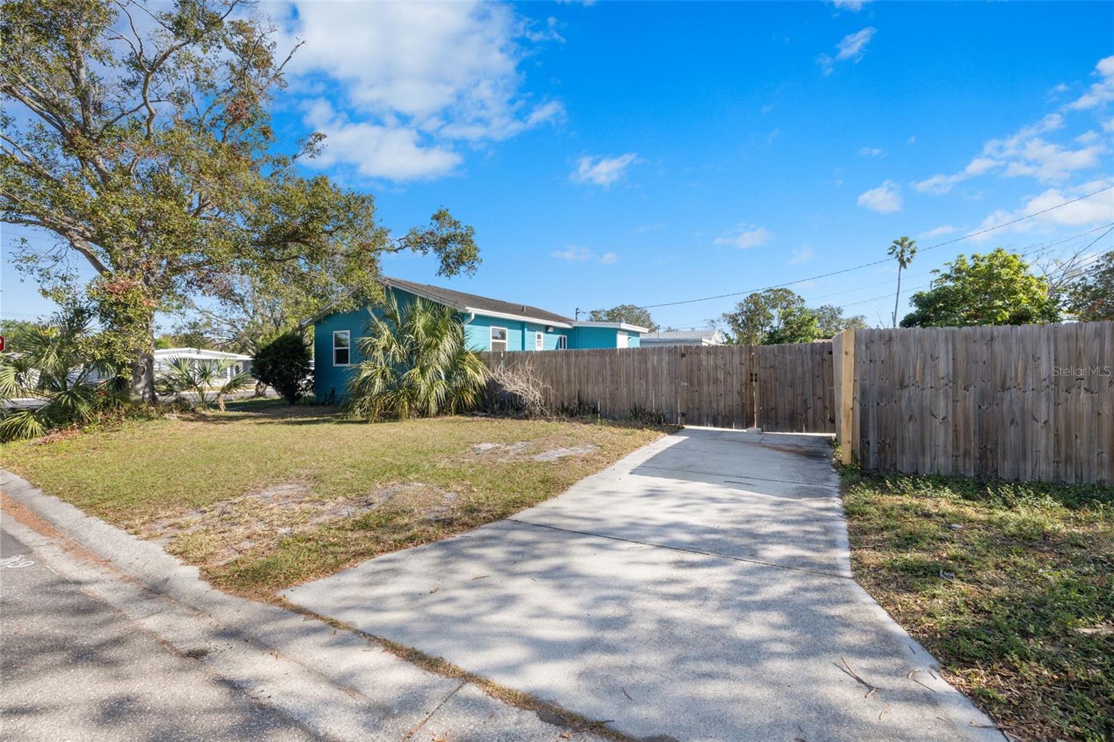 Image 19 of 27 For 2596 38th Avenue N
