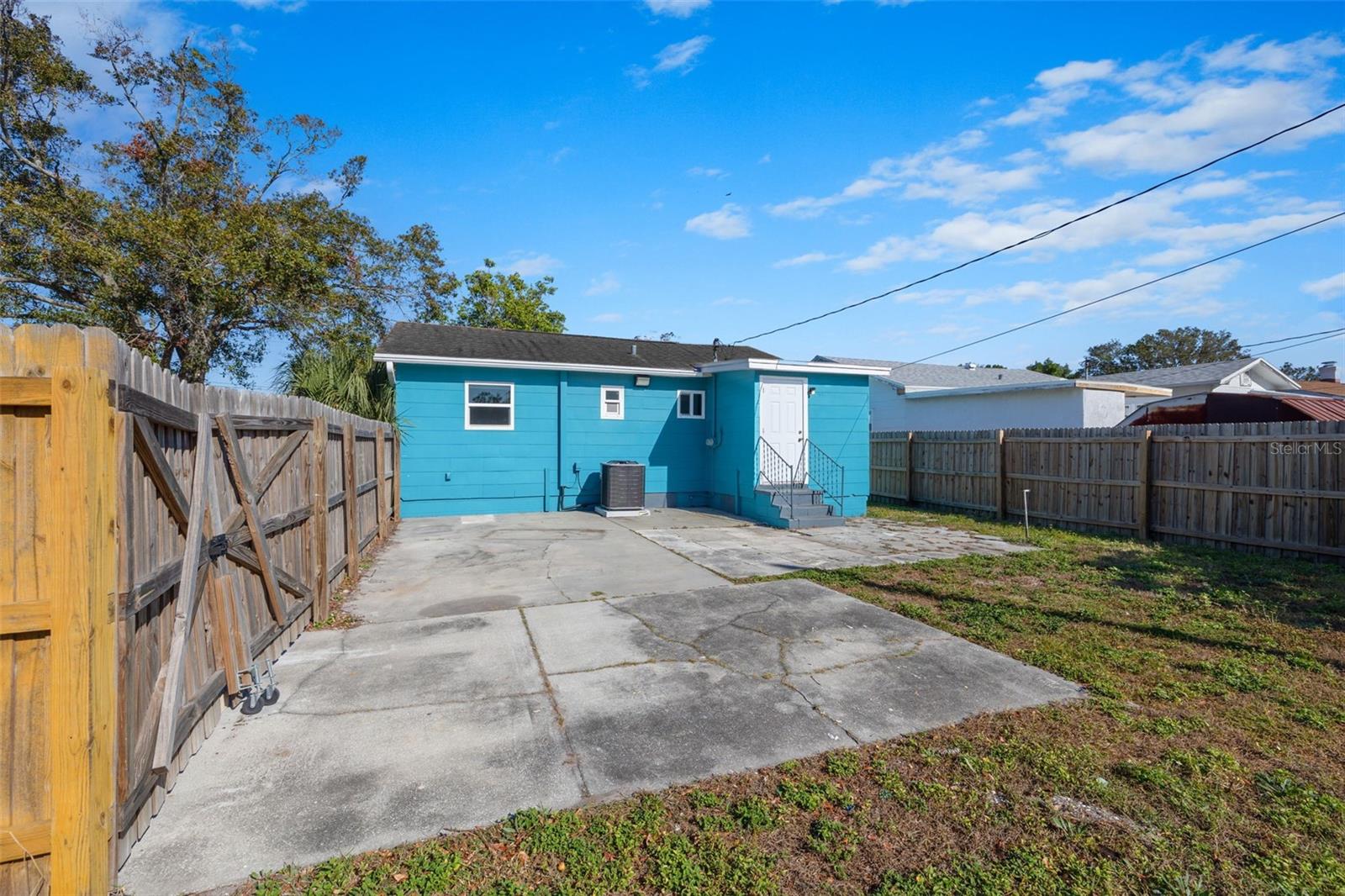 Image 21 of 27 For 2596 38th Avenue N