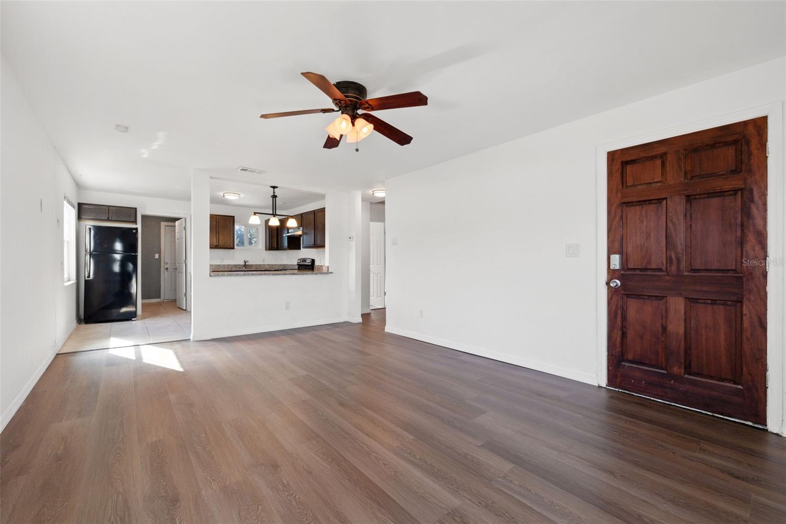 Image 4 of 27 For 2596 38th Avenue N
