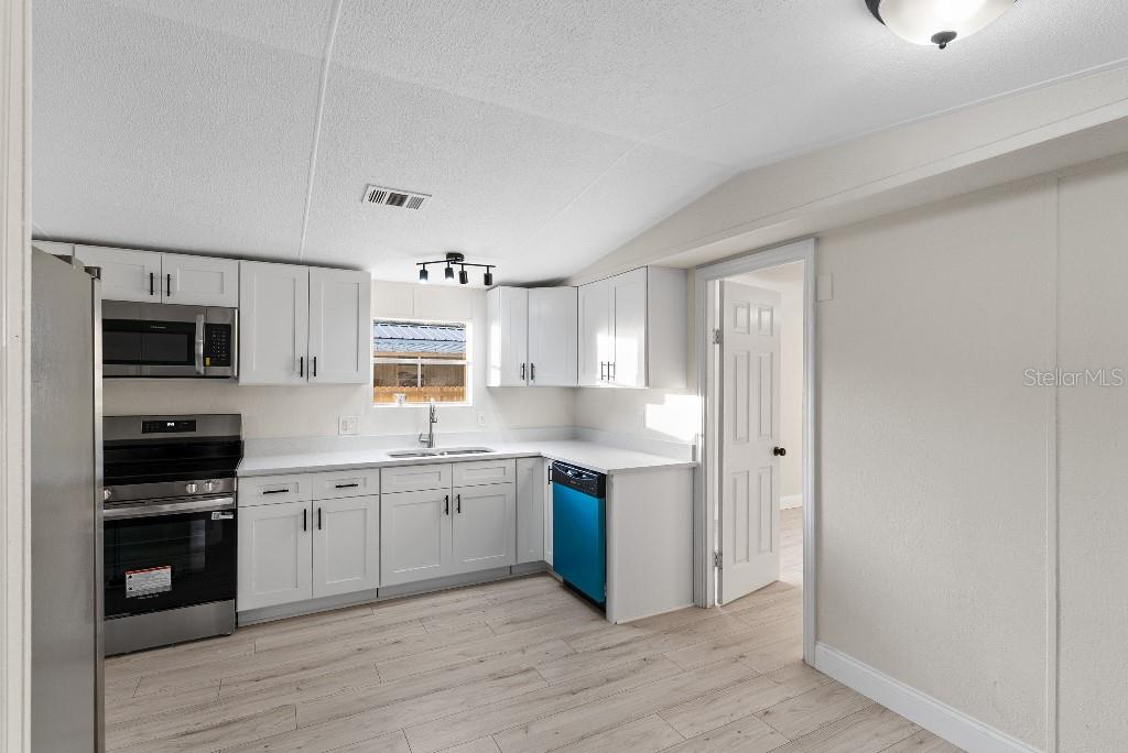 Image 4 of 15 For 4111 Stonewood Drive