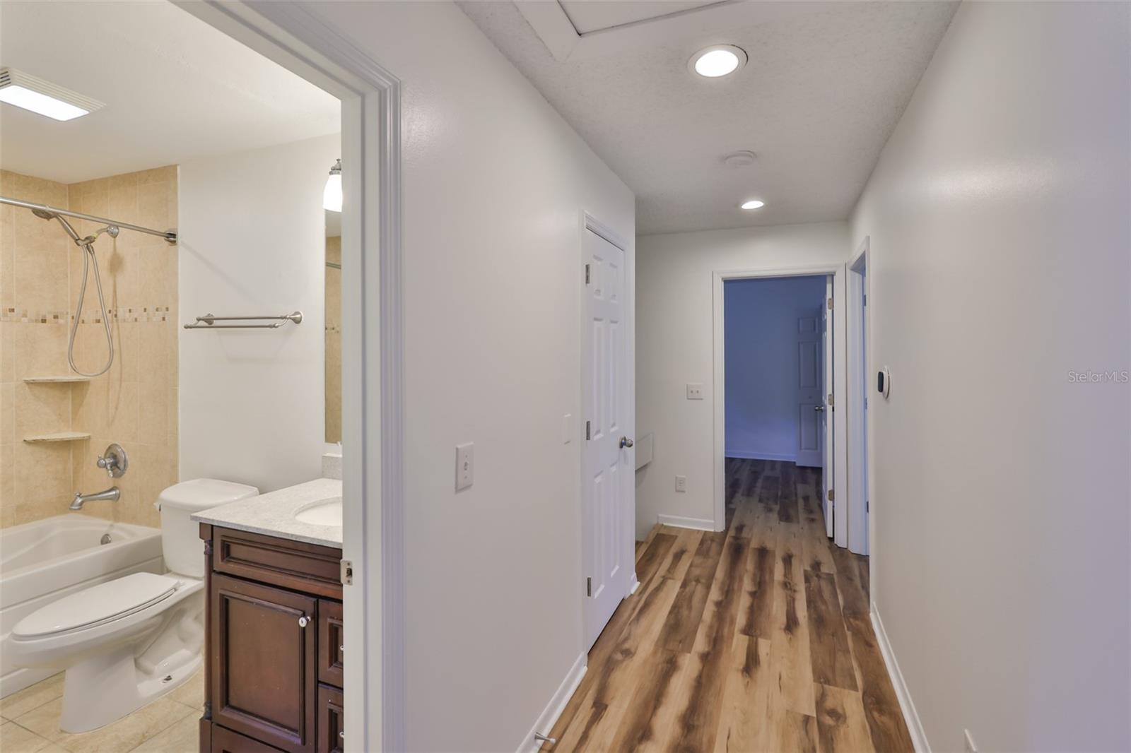Image 25 of 46 For 13703 Sweetwater Cove Place 27